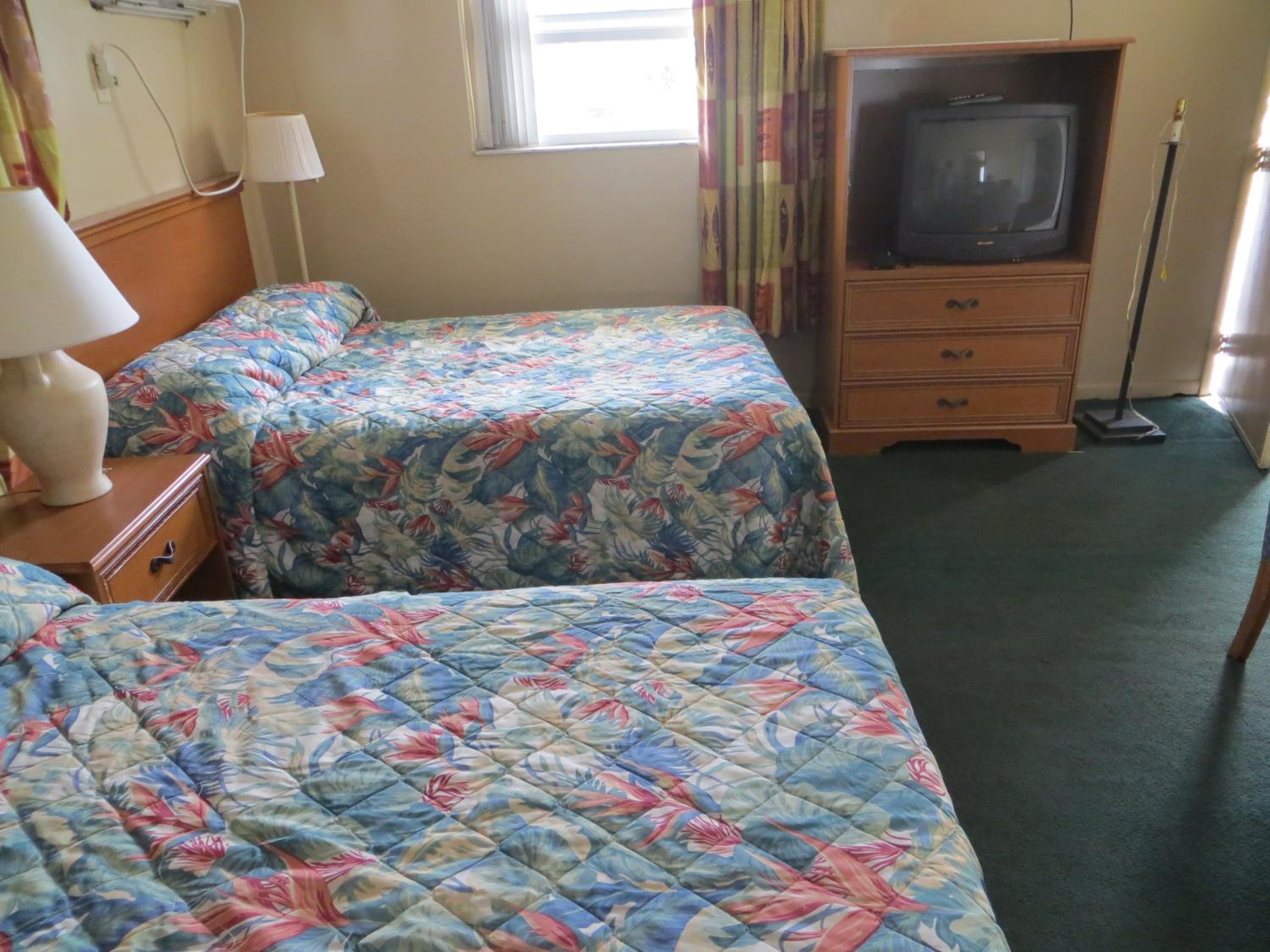 Double Room with Two Double Beds - Smoking - Photo 1