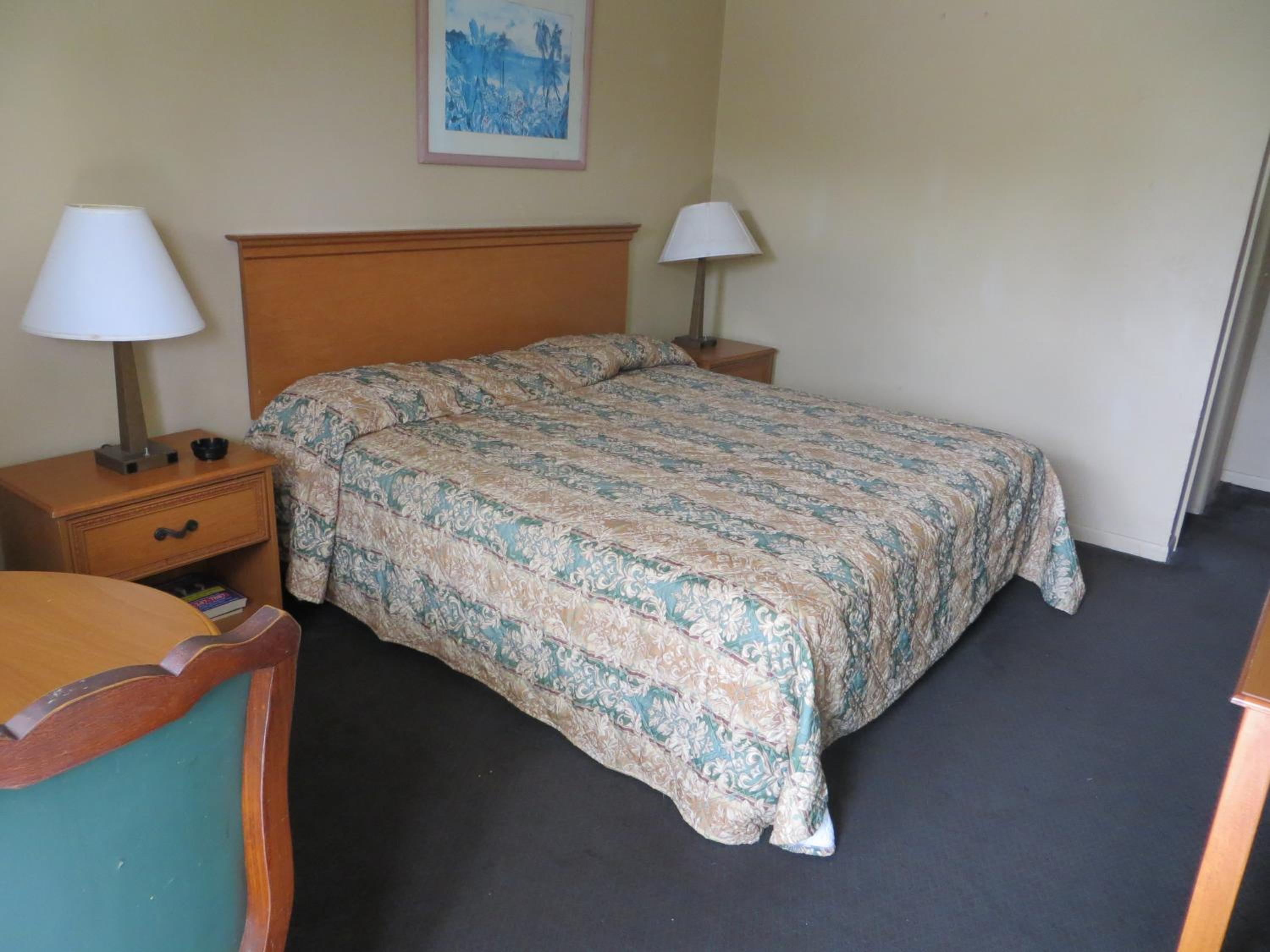 King Room - Non-Smoking - Photo 1