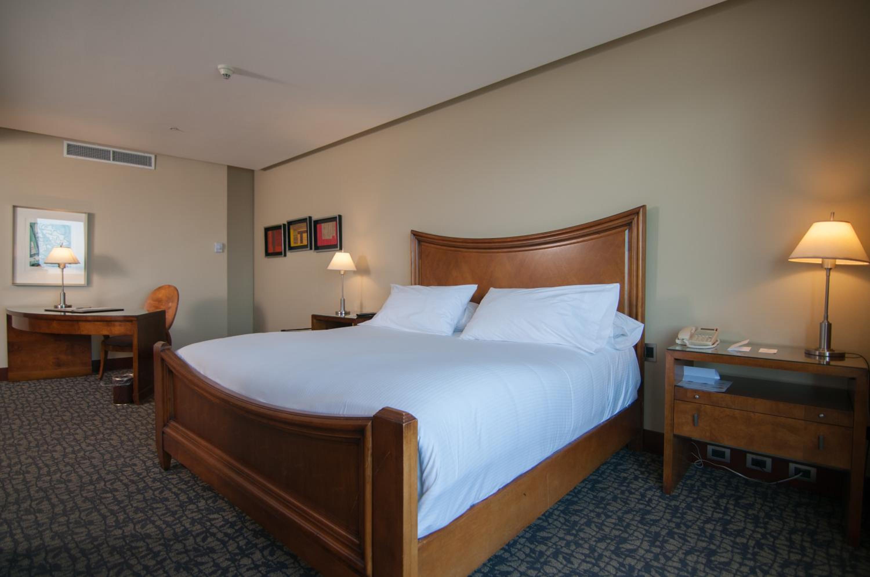 Deluxe Double Suite - Non-Smoking photo 1