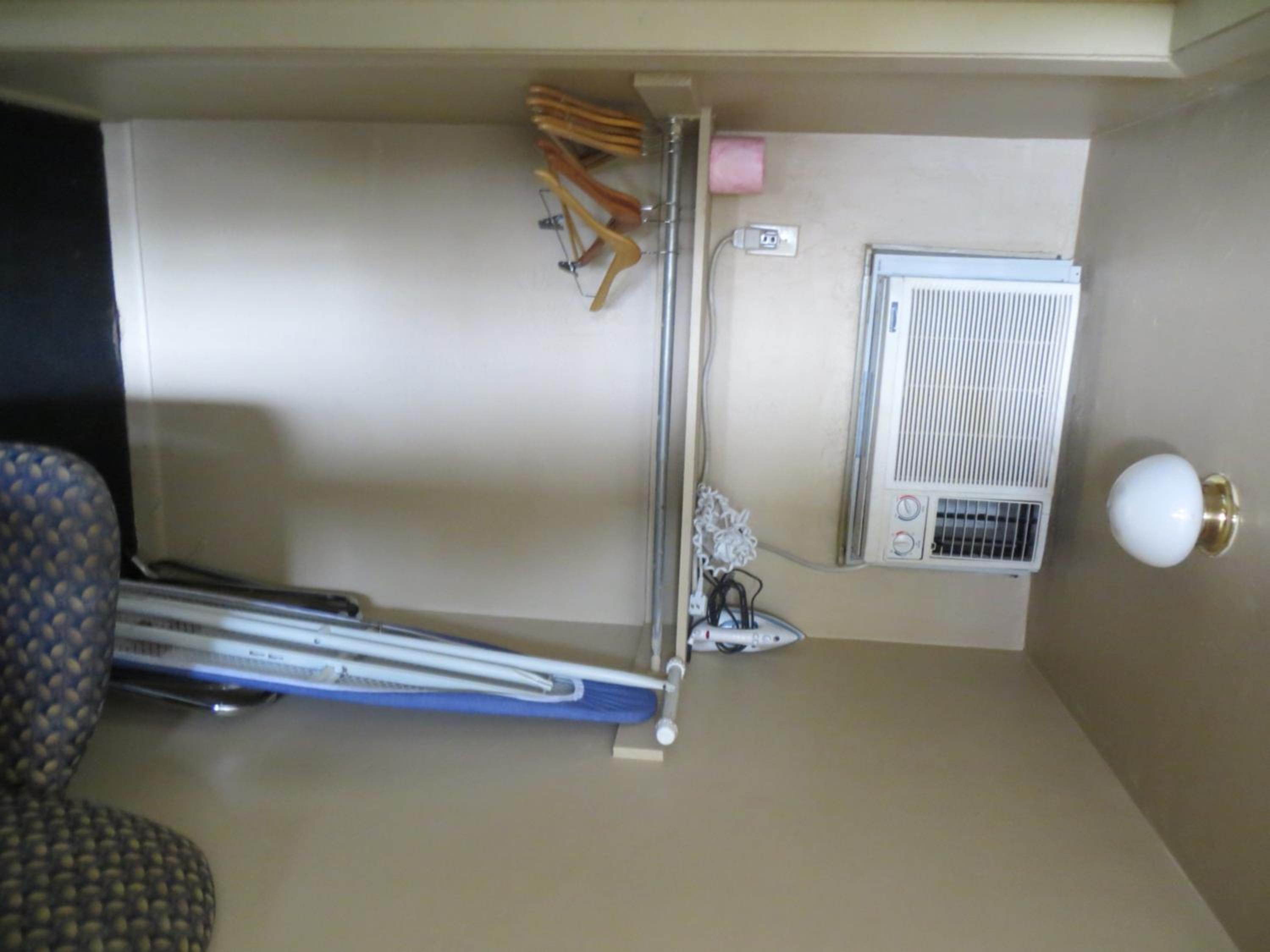 King Room - Non-Smoking - Photo 3