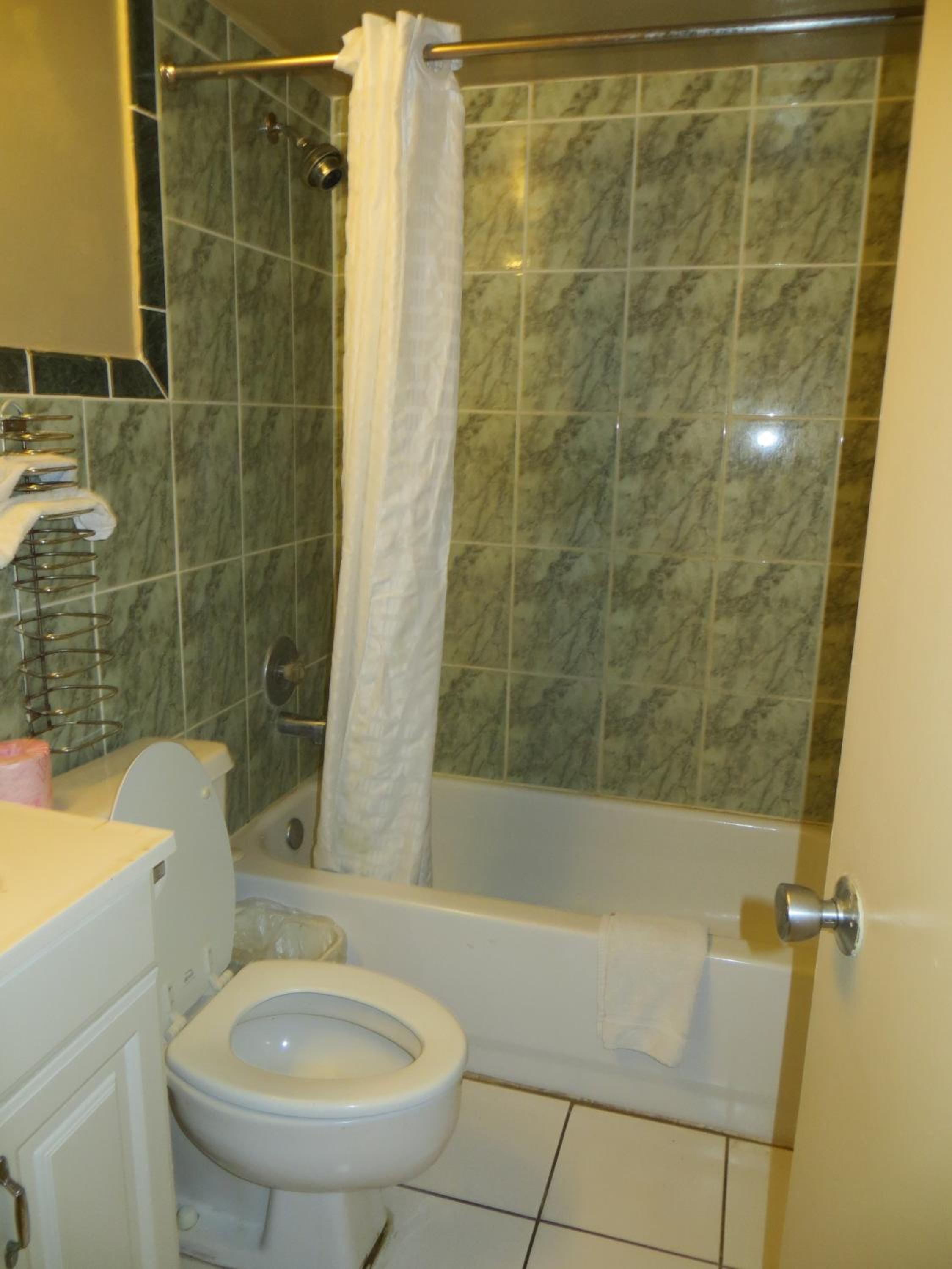 King Room - Non-Smoking - Photo 7