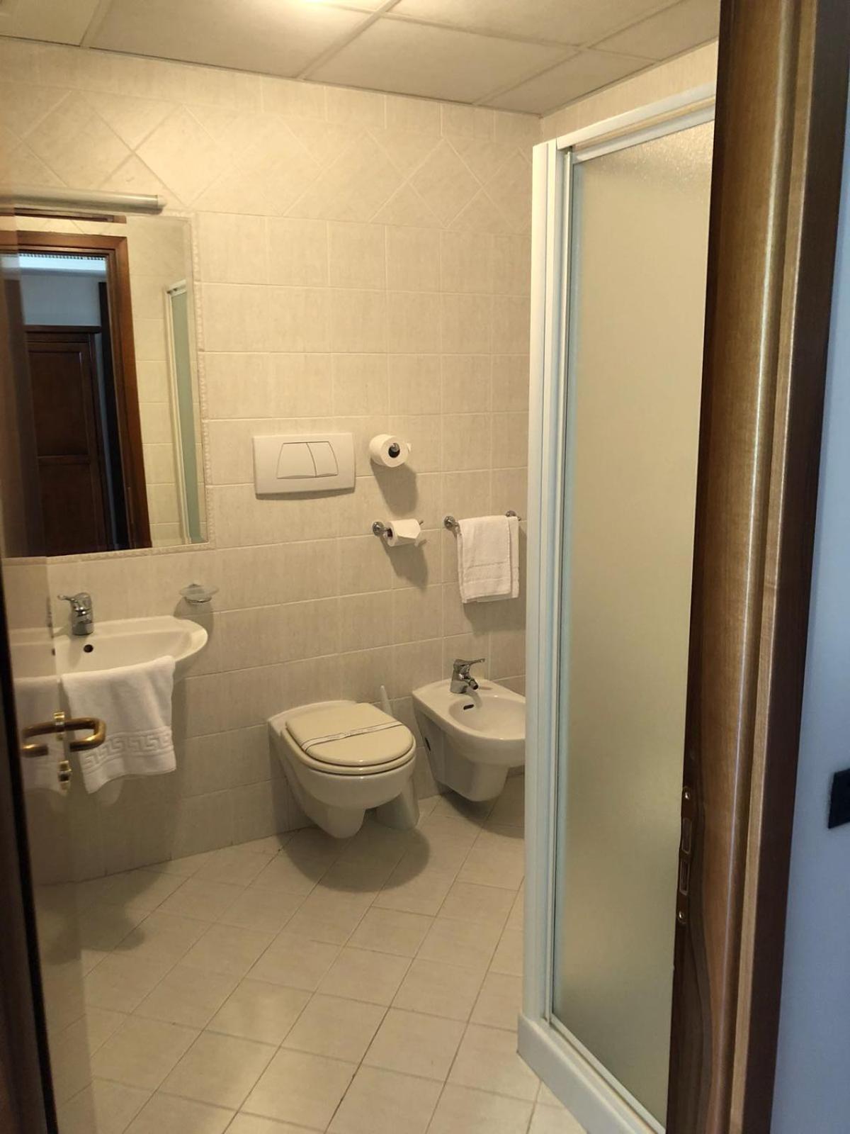 Double Room - Photo 12