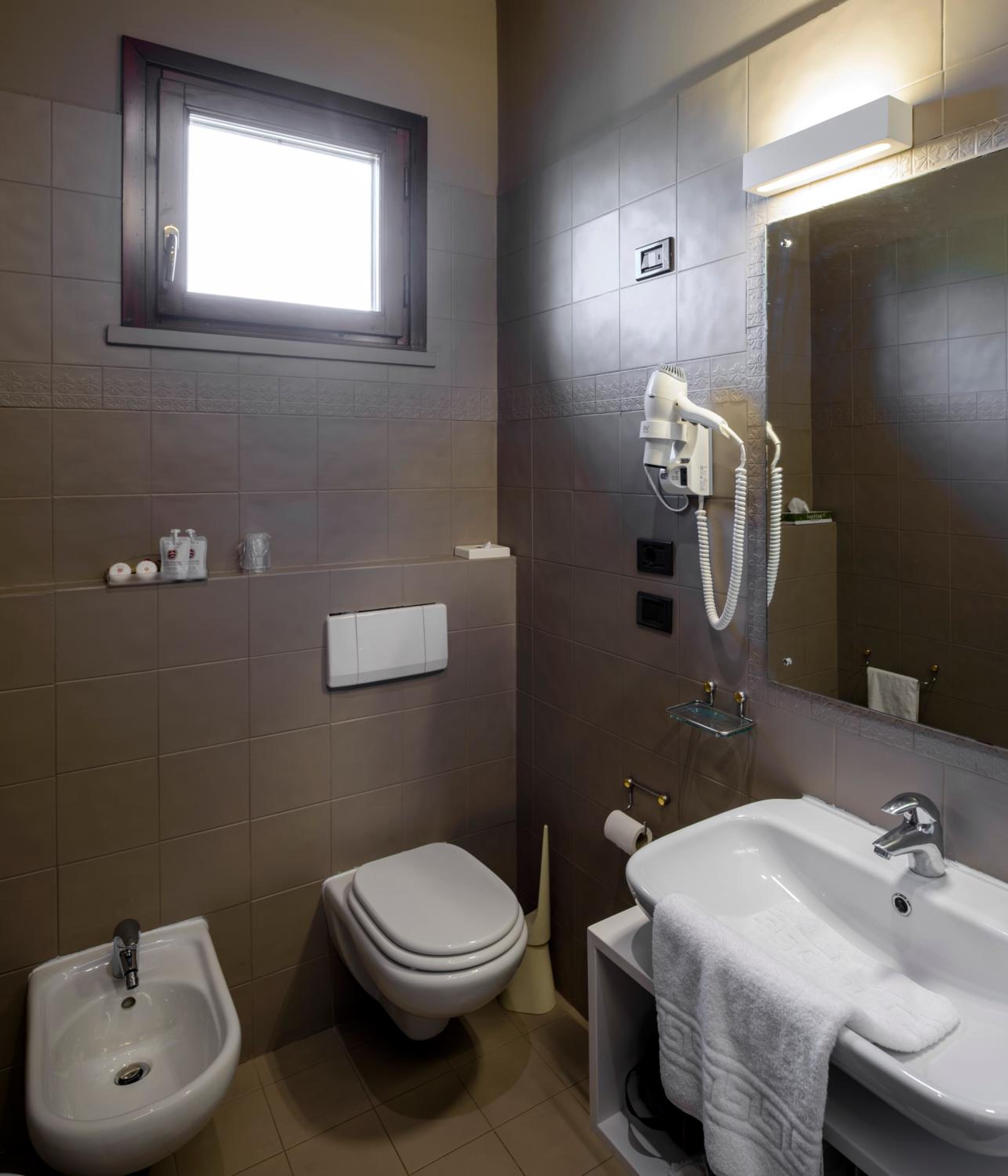 Double Room - Photo 8
