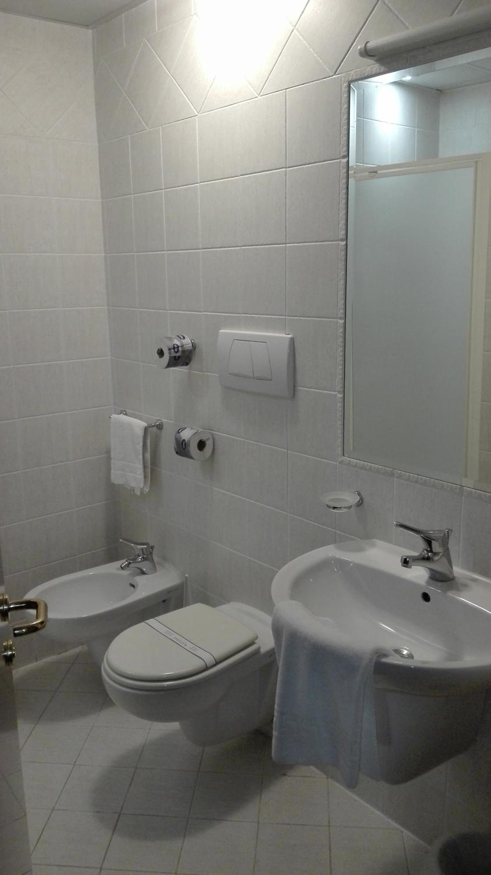 Double Room with Patio - Photo 10