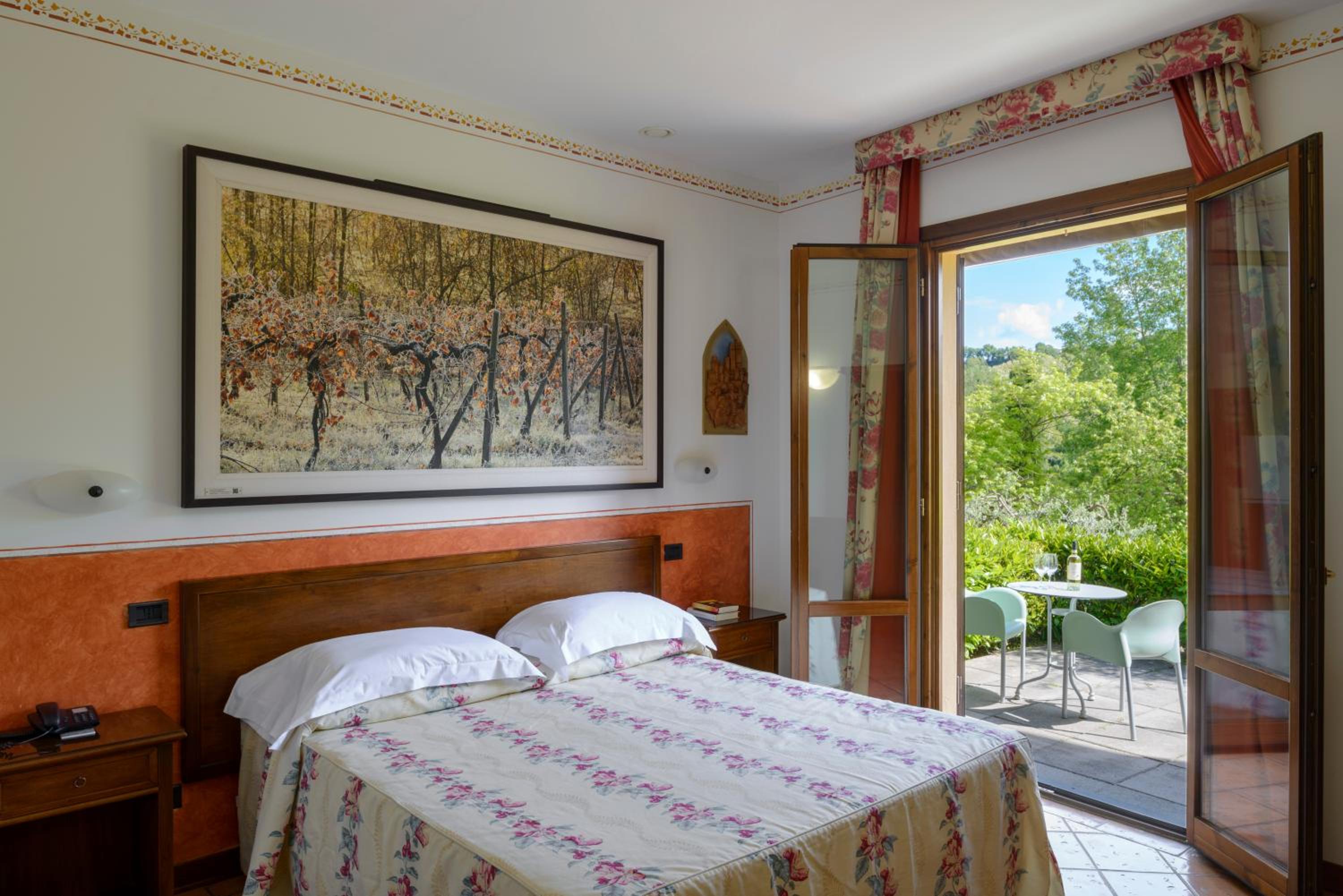 Double Room with Patio - Photo 5