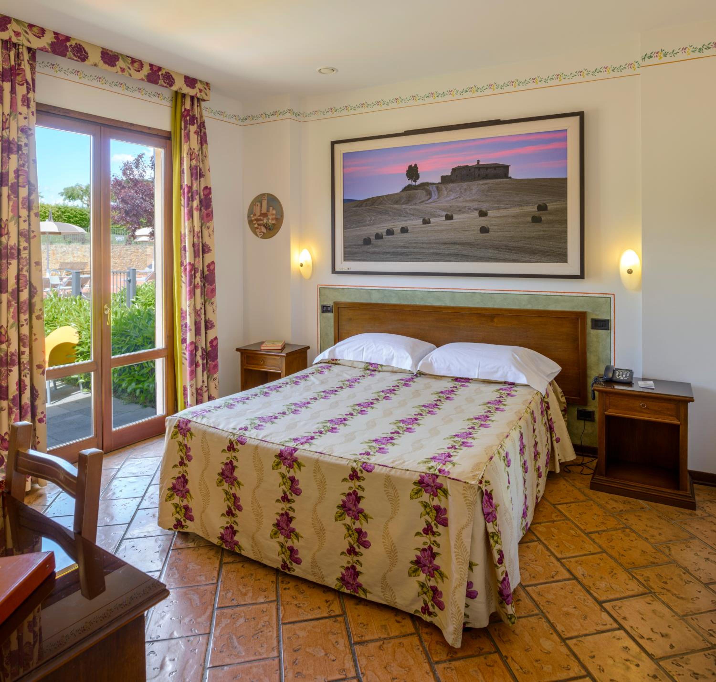 Double Room with Patio - Photo 14