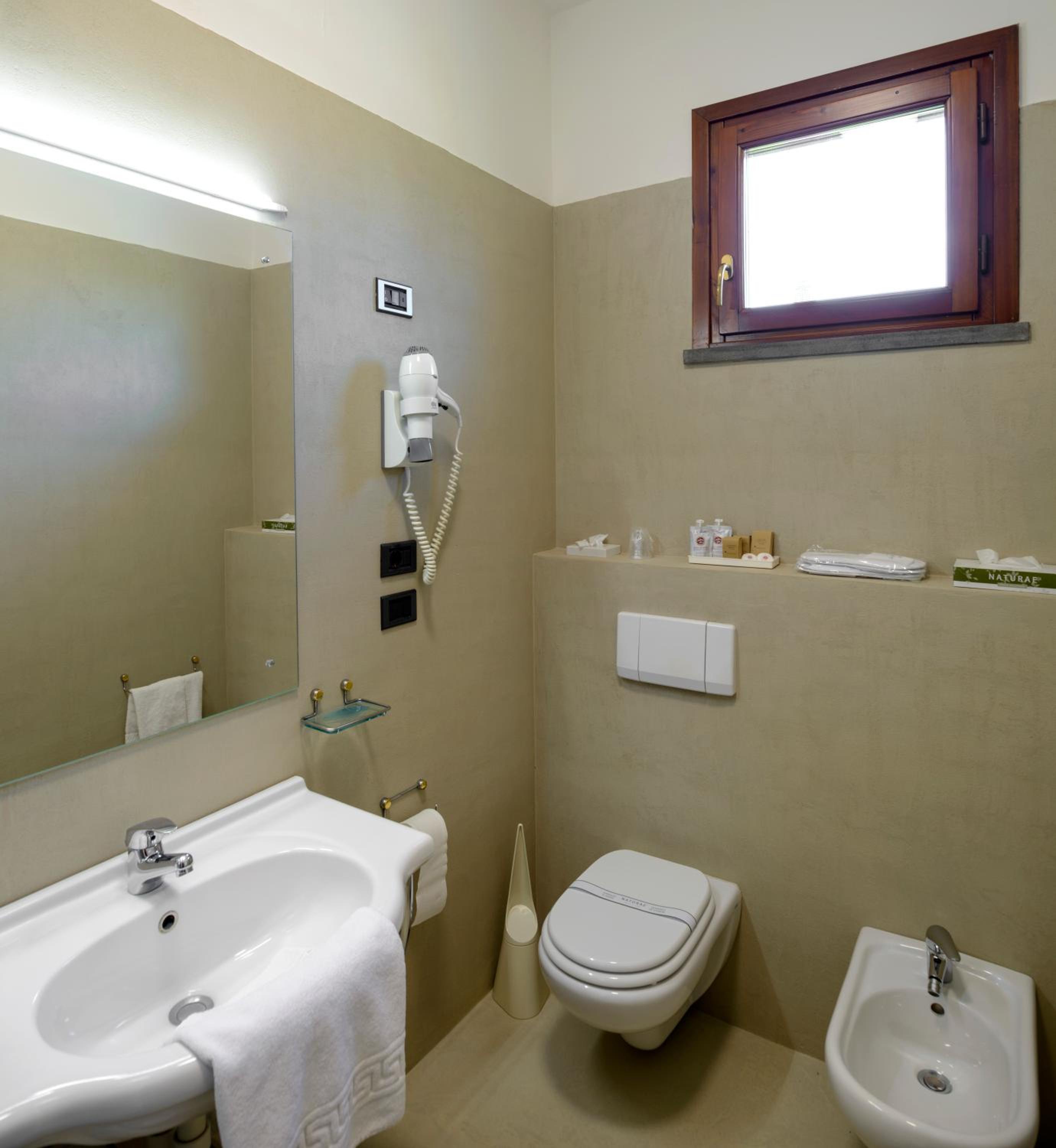 Double Room with Patio - Photo 7