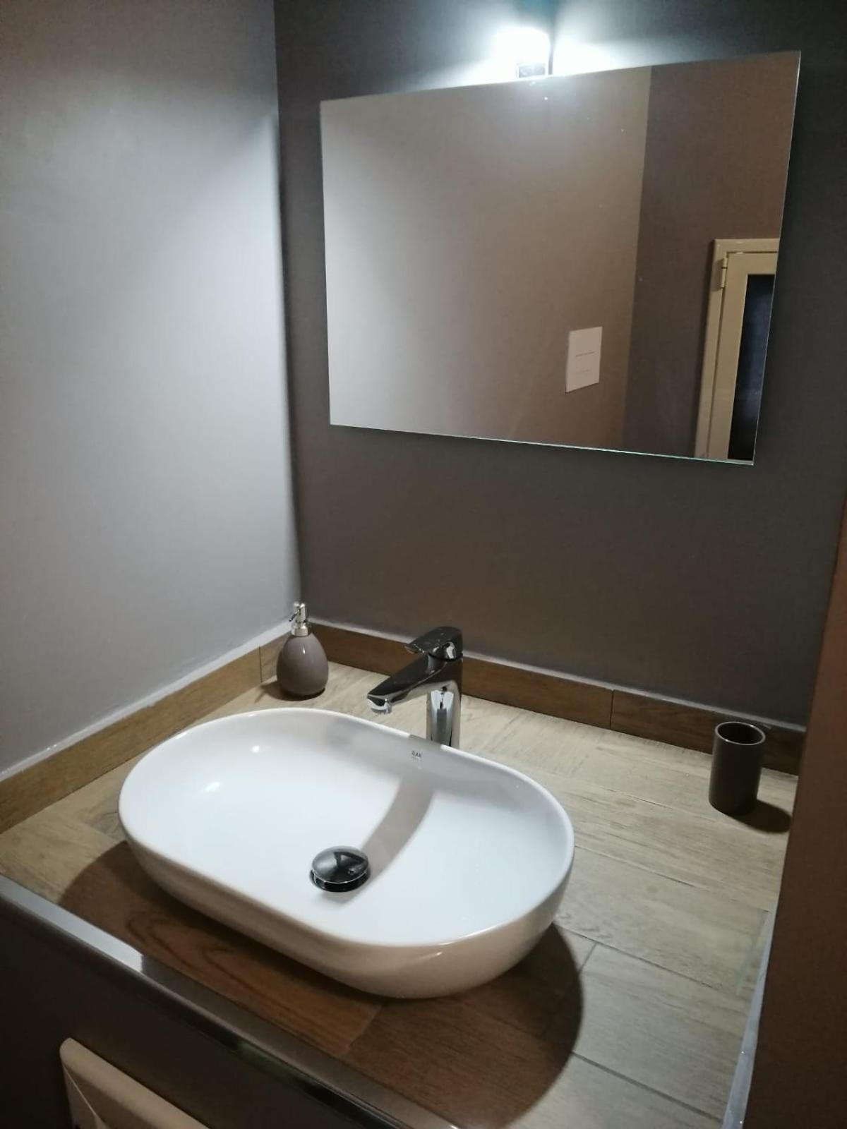 Double Room with Balcony - Photo 14