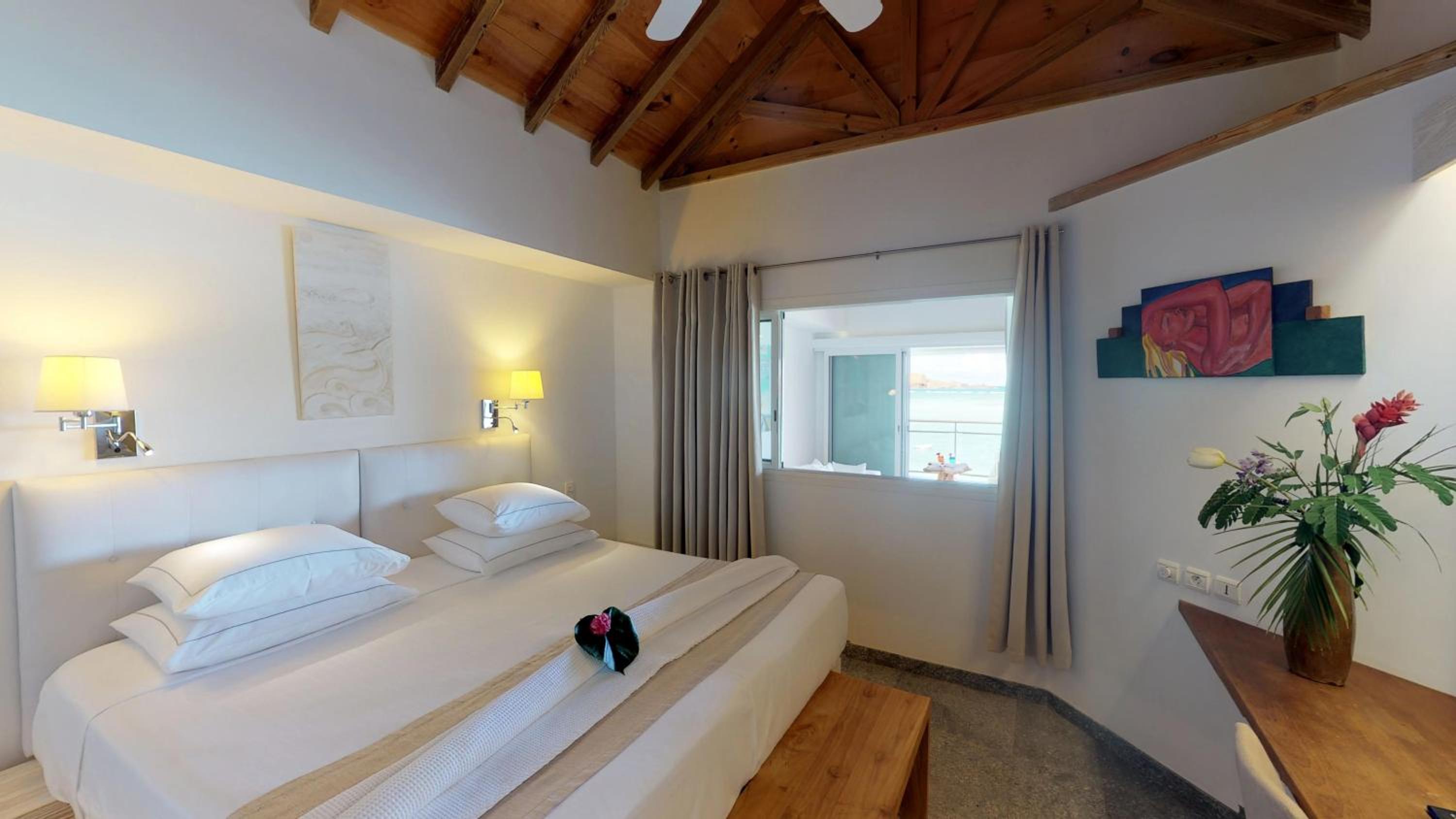 One Bedroom Deluxe Suite with panoramic Ocean View photo 1