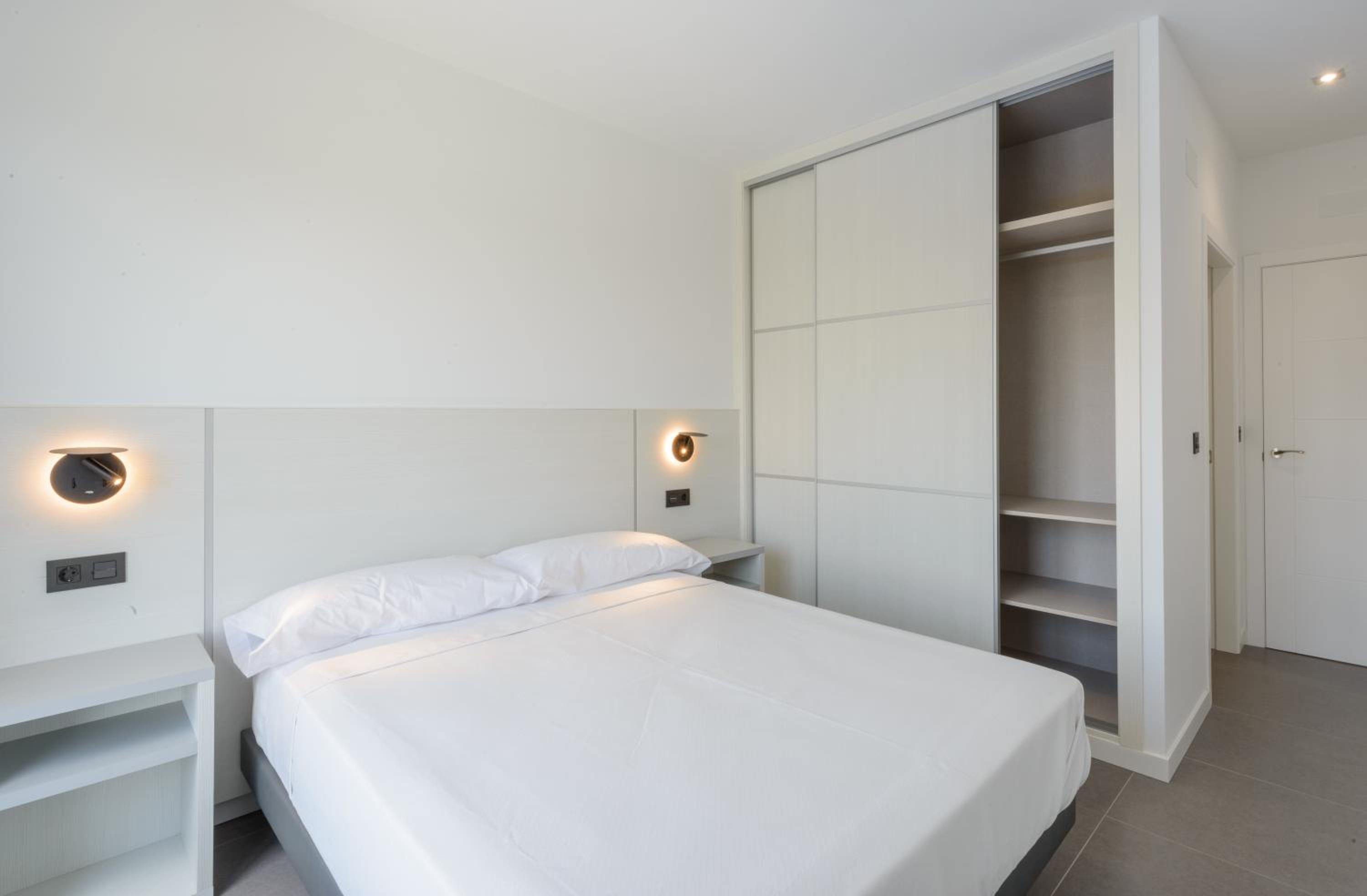 One-Bedroom Apartment with Sea View