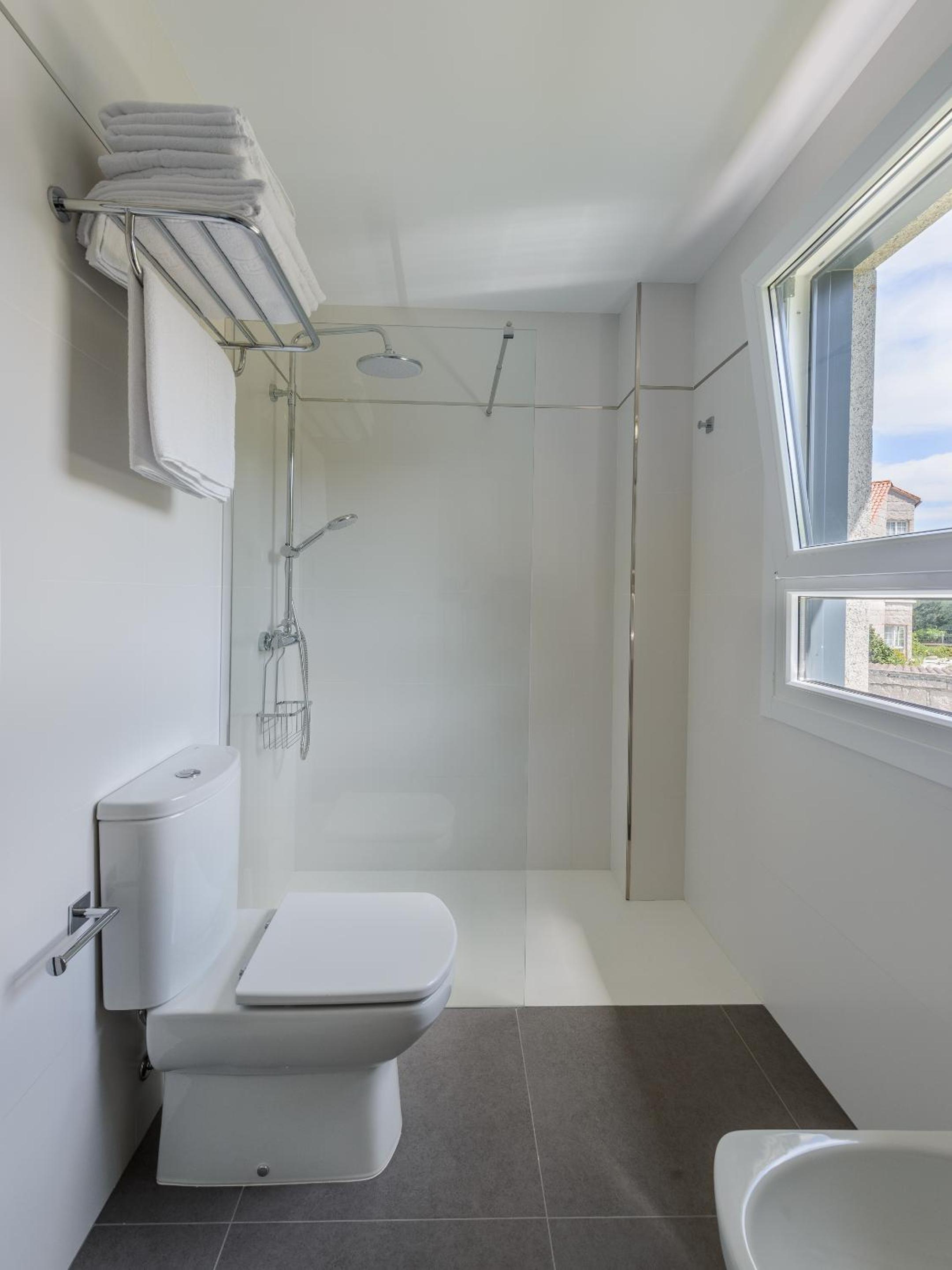 One-Bedroom Apartment with Sea View - Photo 12