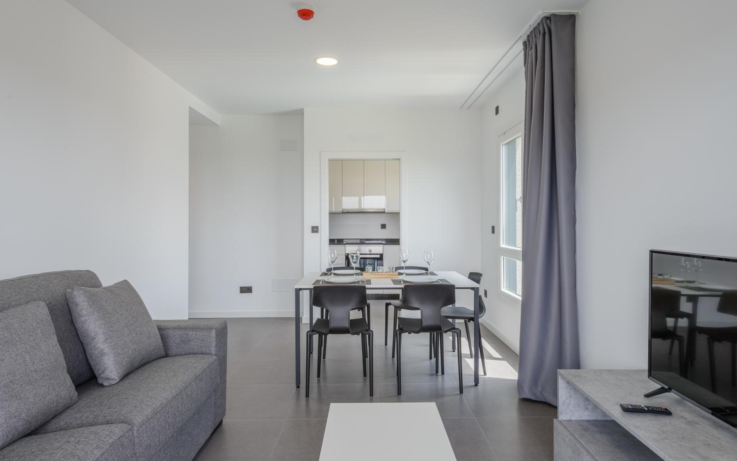 One-Bedroom Apartment with Sea View - Photo 3
