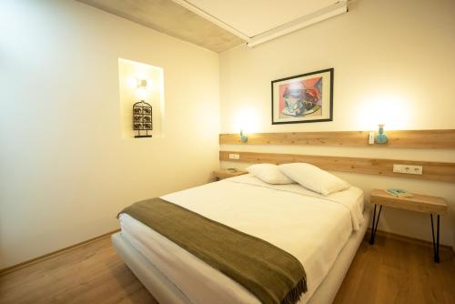 Deluxe Suite with Sea View - Photo 10