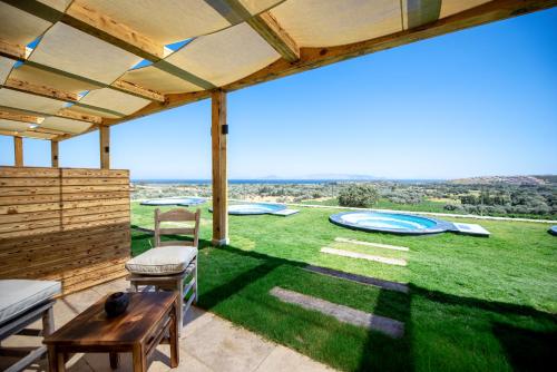 Deluxe Suite with Sea View - Photo 8