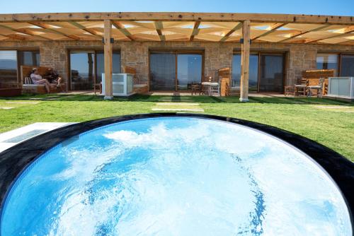 Deluxe Suite with Sea View - Photo 6