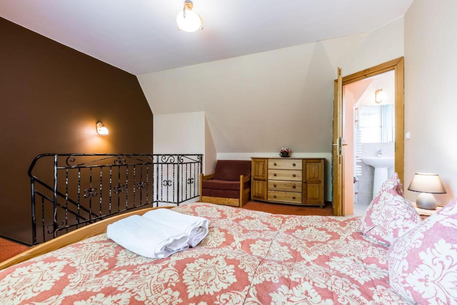 Duplex Quadruple Room - Photo 7