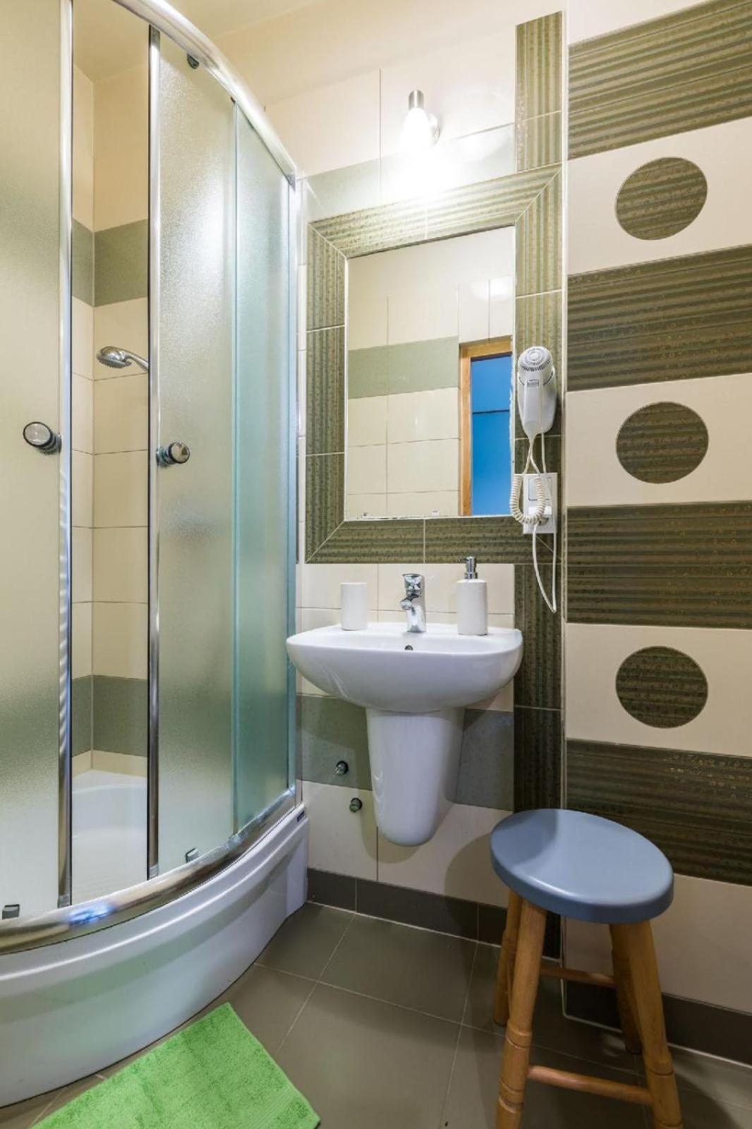 Large Double Room - Photo 14