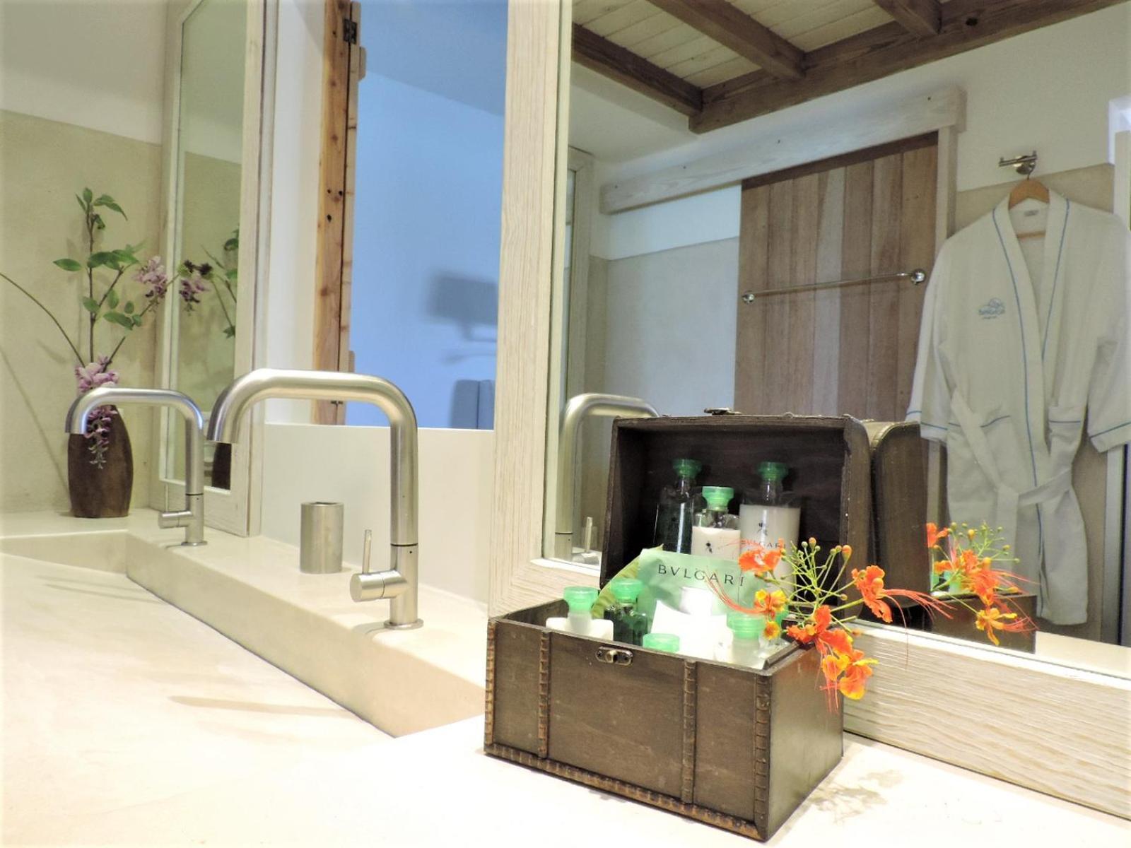 Two-Bedroom Suite with Jacuzzi, Beachfront photo 3