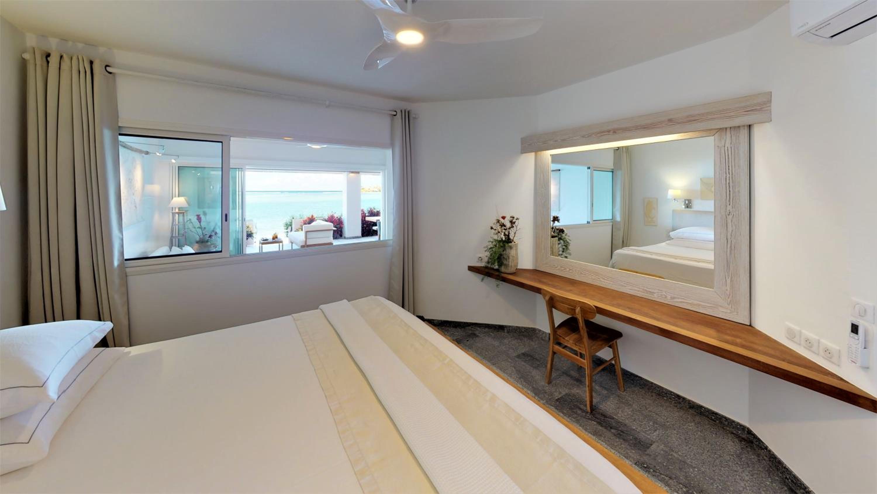 Two-Bedroom Suite with Jacuzzi, Beachfront photo 1