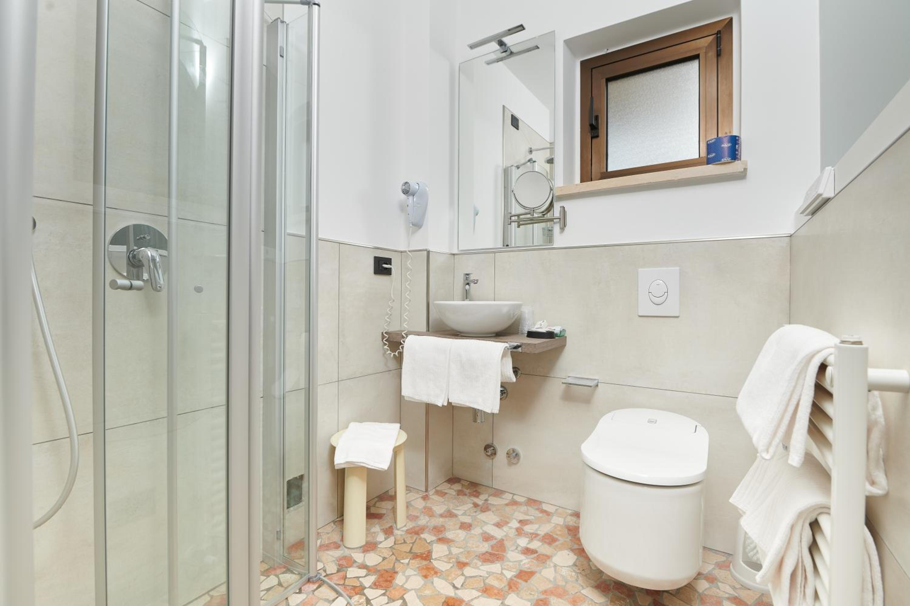 Comfort Double or Twin Room with Lake view - Photo 3