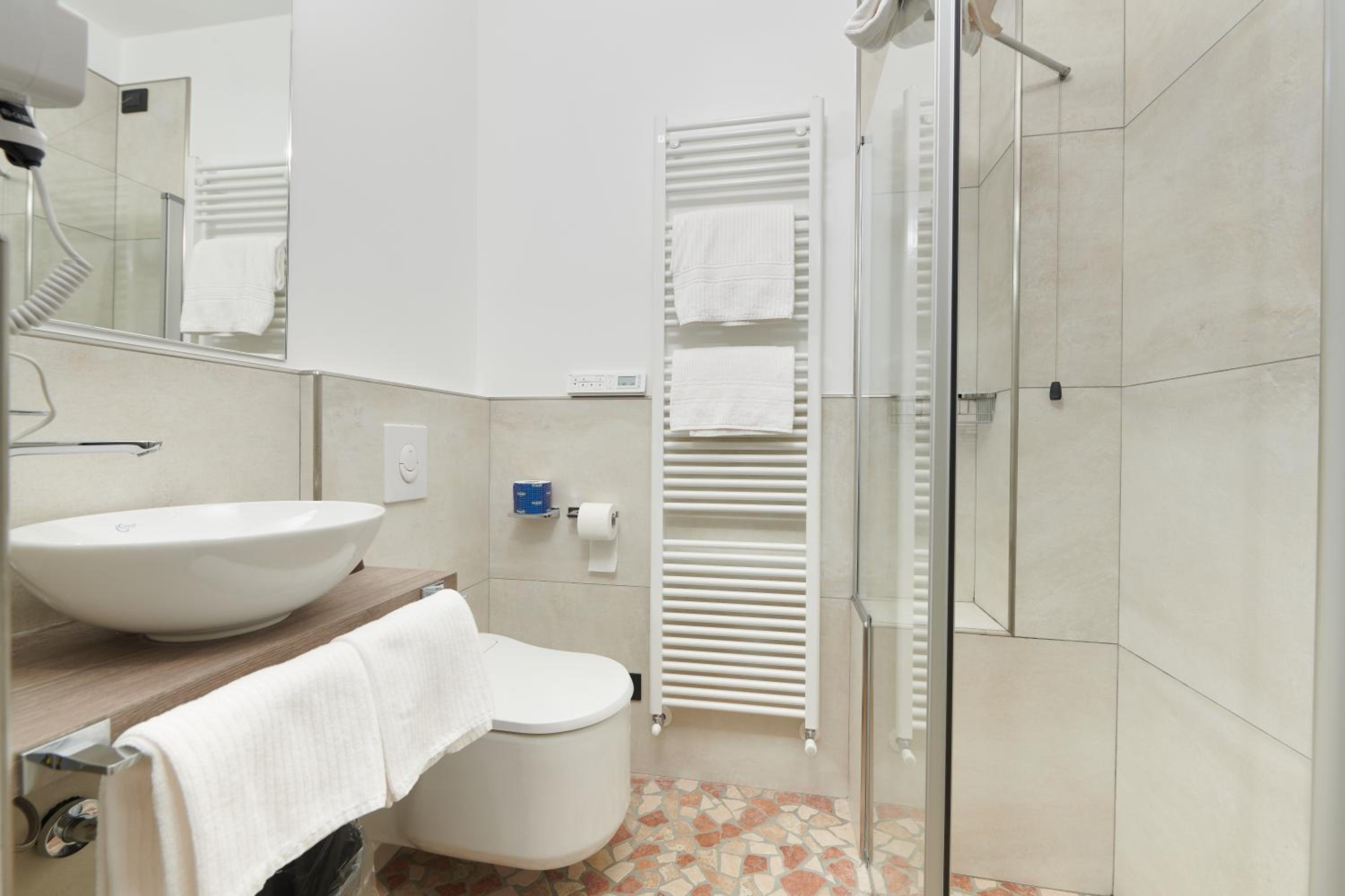 Comfort Double or Twin Room with Lake view - Photo 4