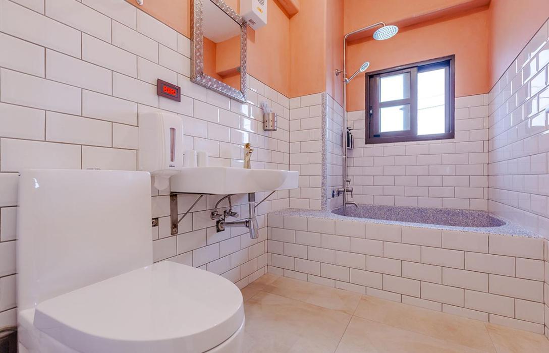Deluxe Double Room with Bath photo 3