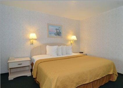 King Room - Non-Smoking - Photo 2