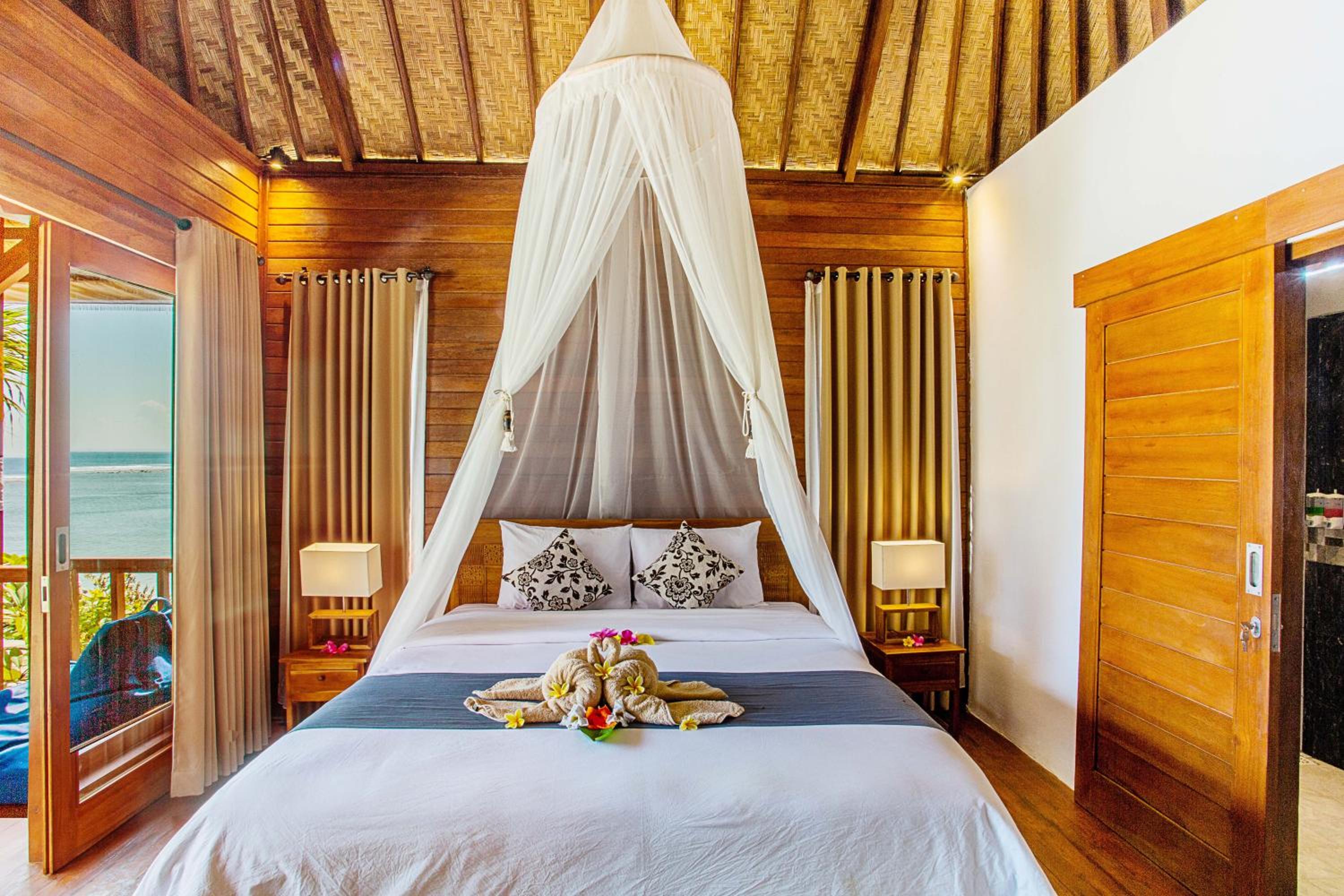 Deluxe Double Room with Balcony and Sea View - Photo 13