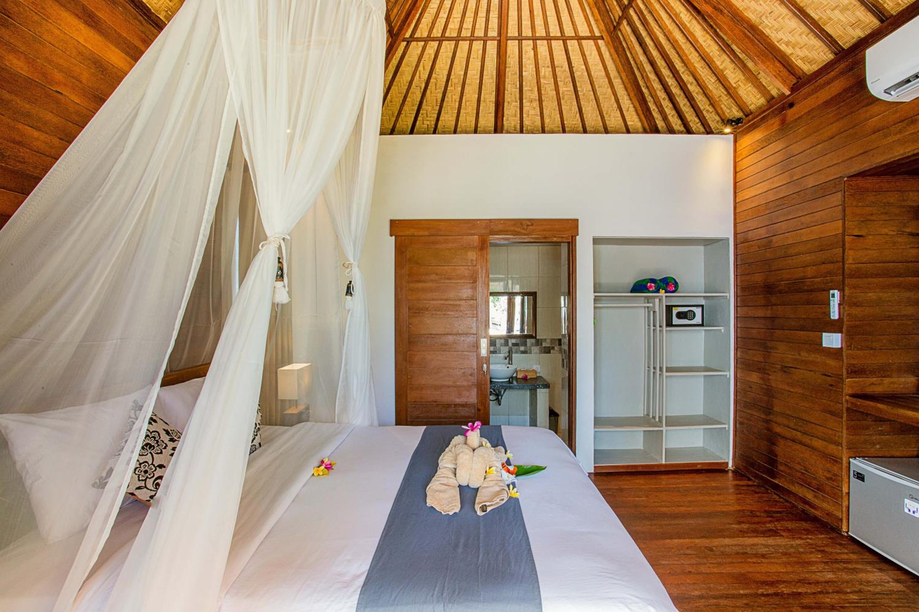 Deluxe Double Room with Balcony and Sea View - Photo 38