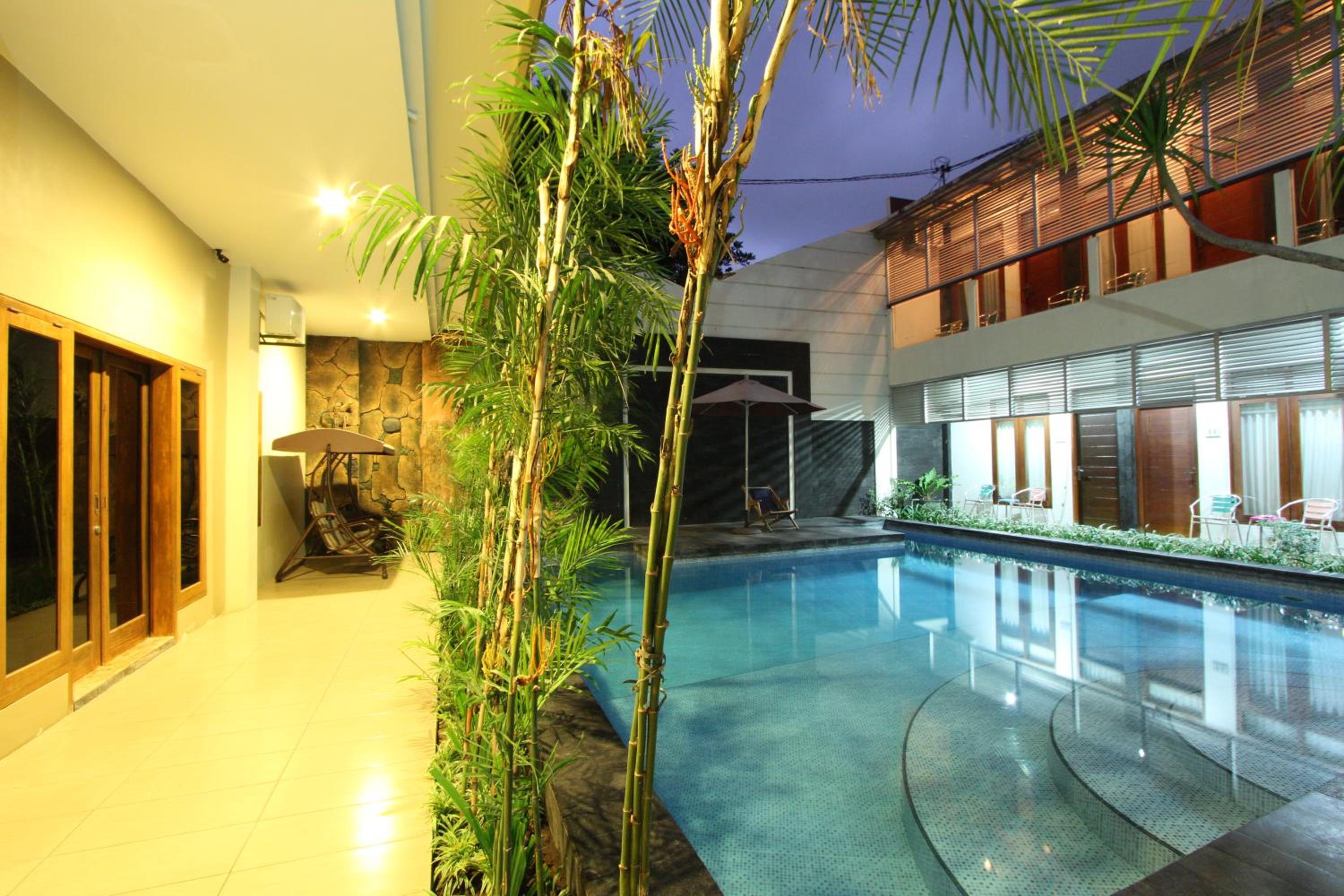 King Room with Pool View - Photo 4