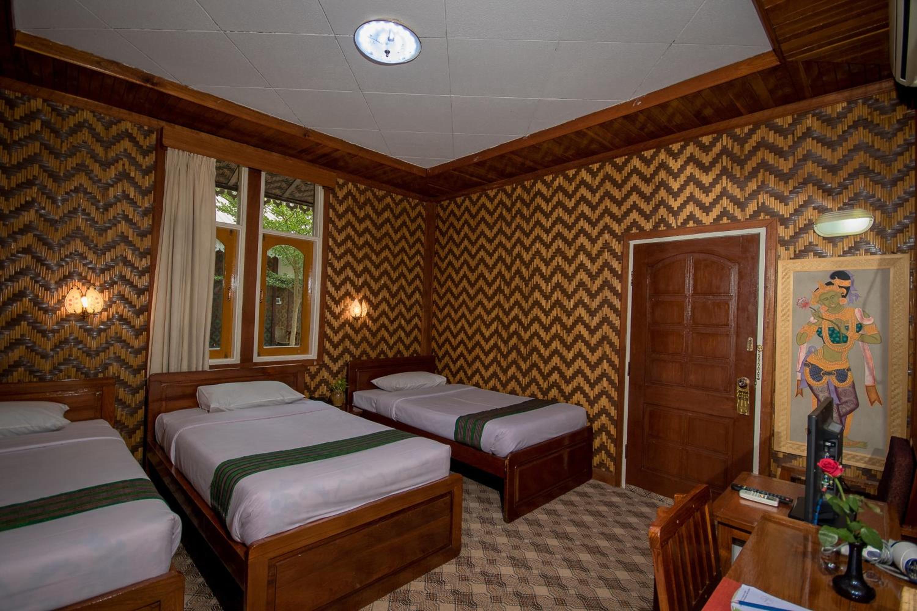 Superior Triple Room photo 2