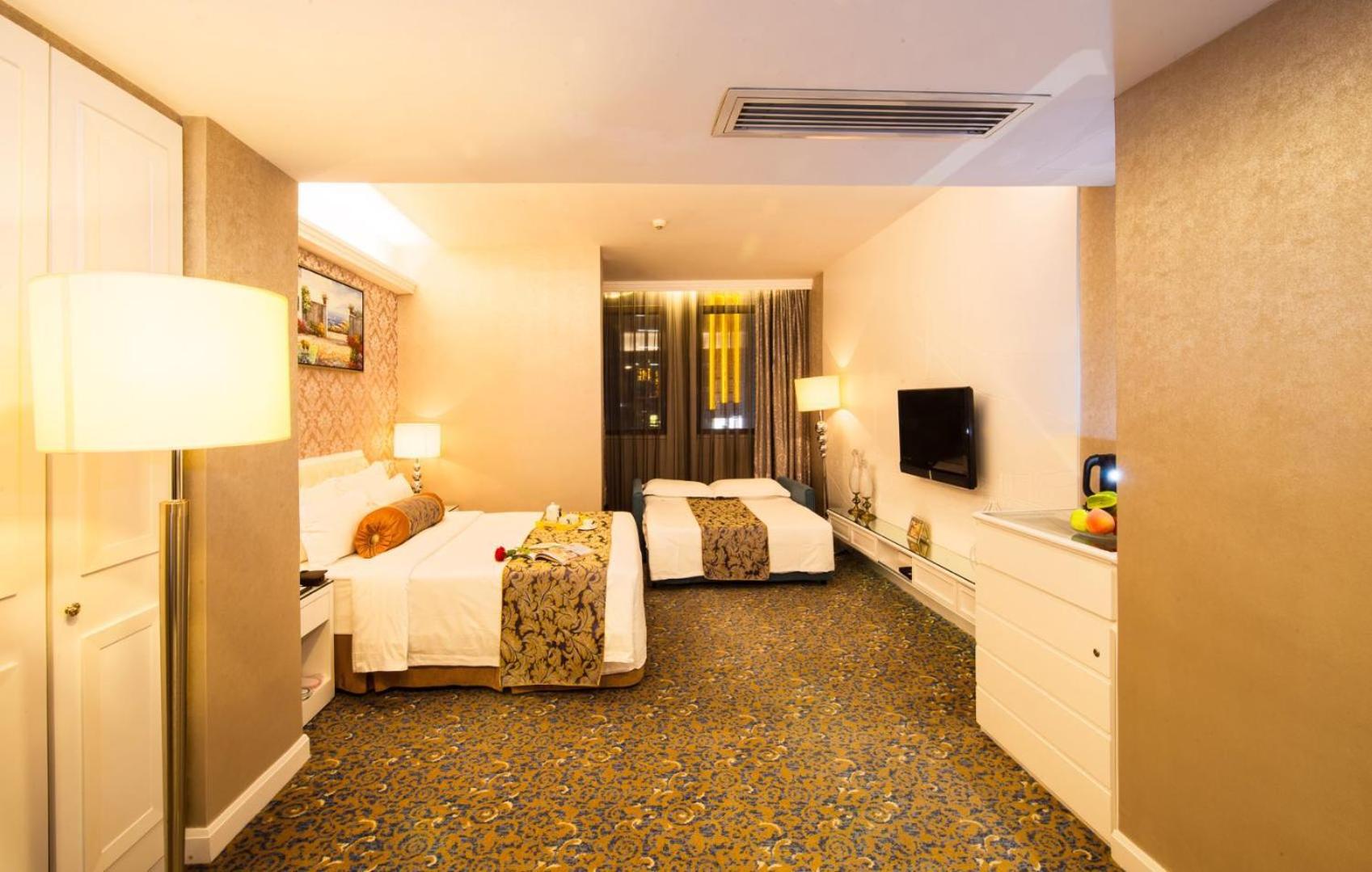 Exquisite Two Double Beds Room - Photo 2