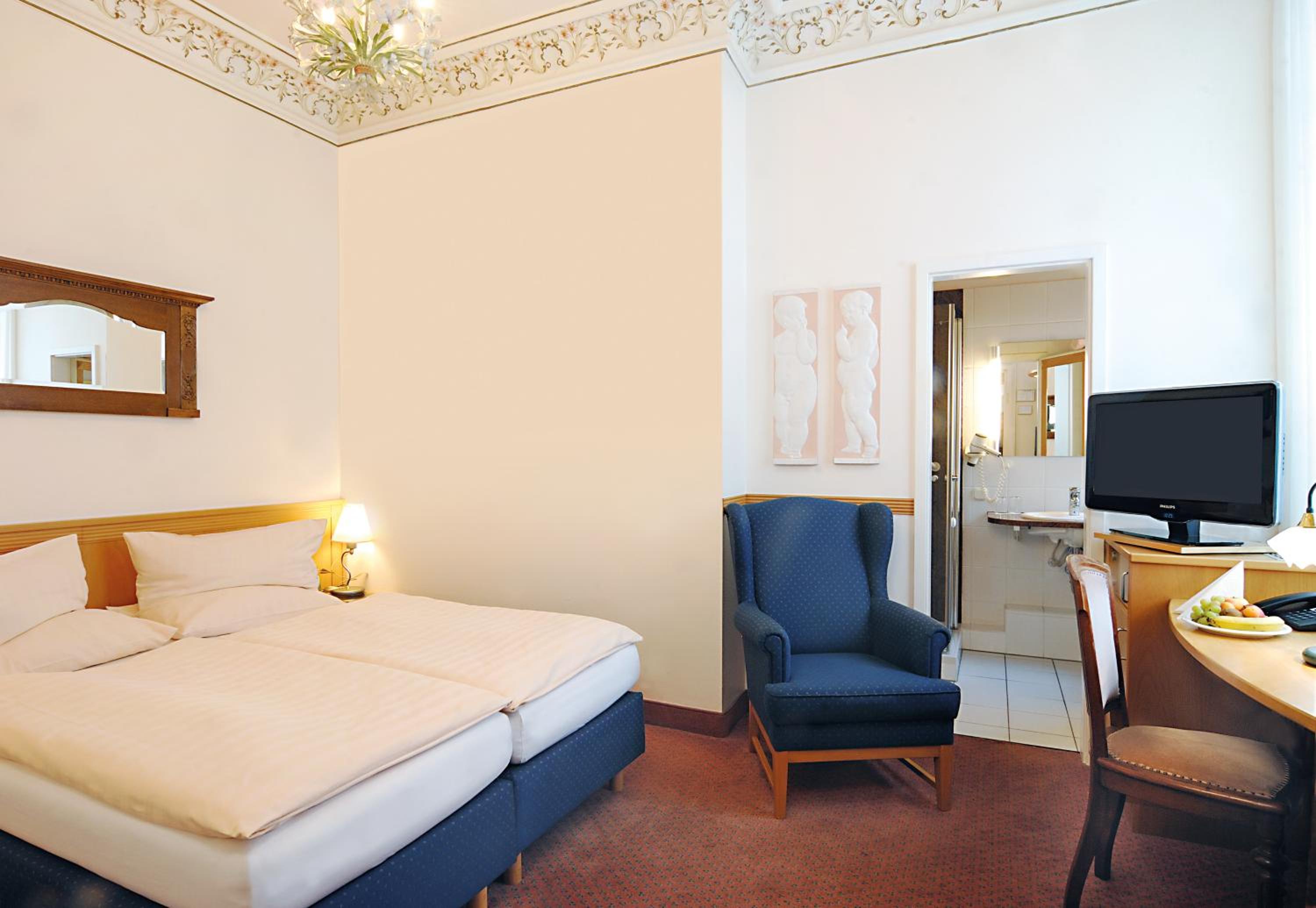 Standard Double Room - Photo 2