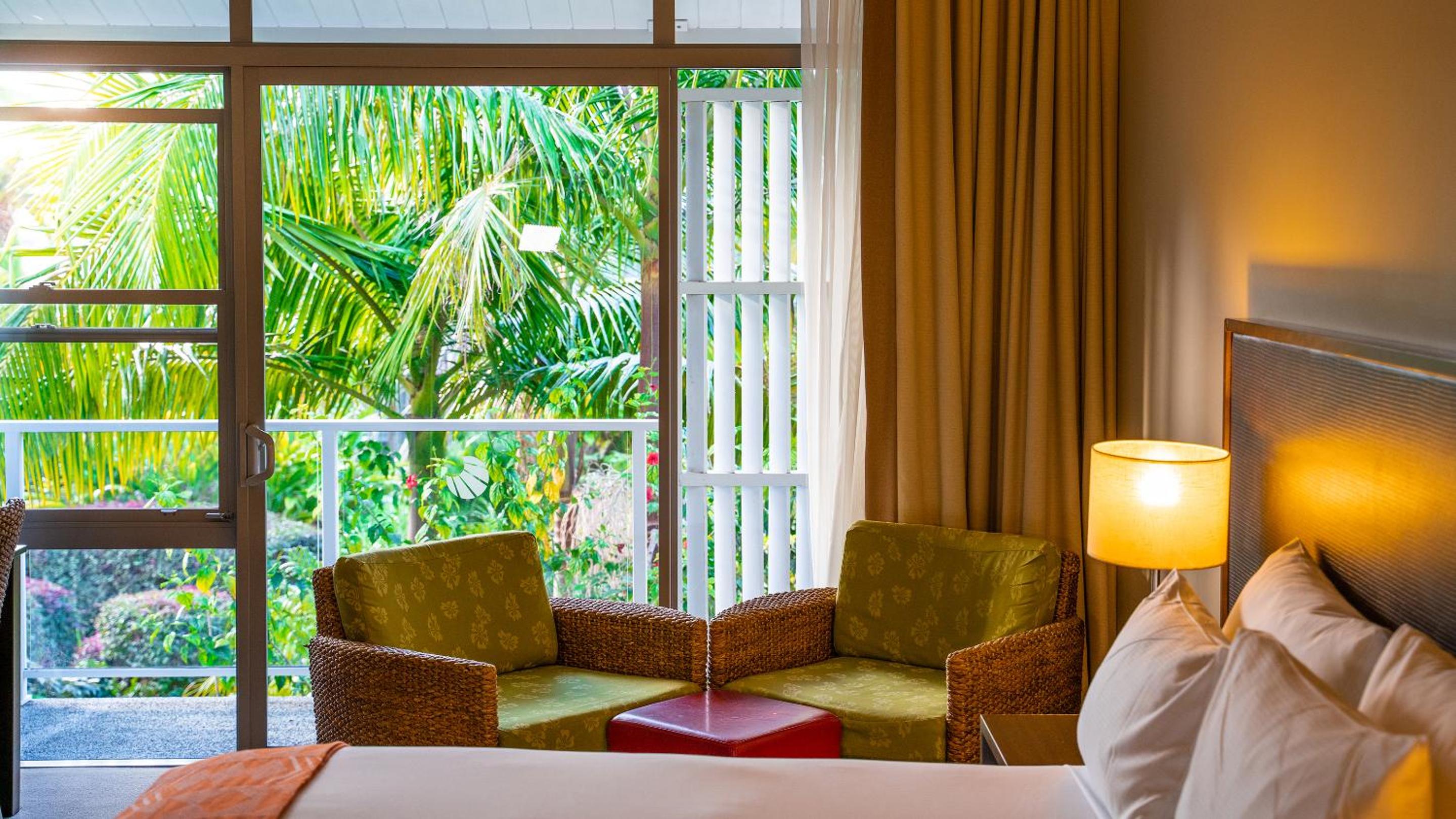 Deluxe Twin Room with Two Queen Beds - Photo 2