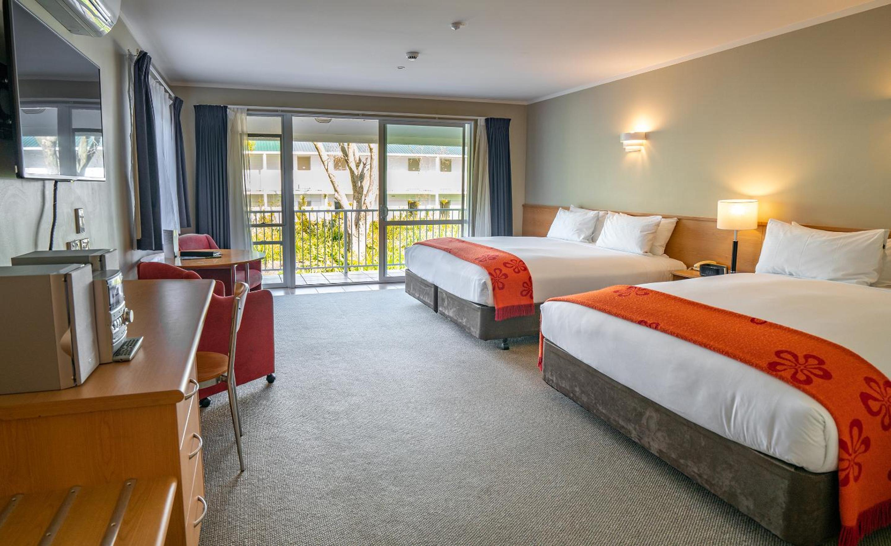 Superior Twin Room with a King & Queen Bed - Photo 2