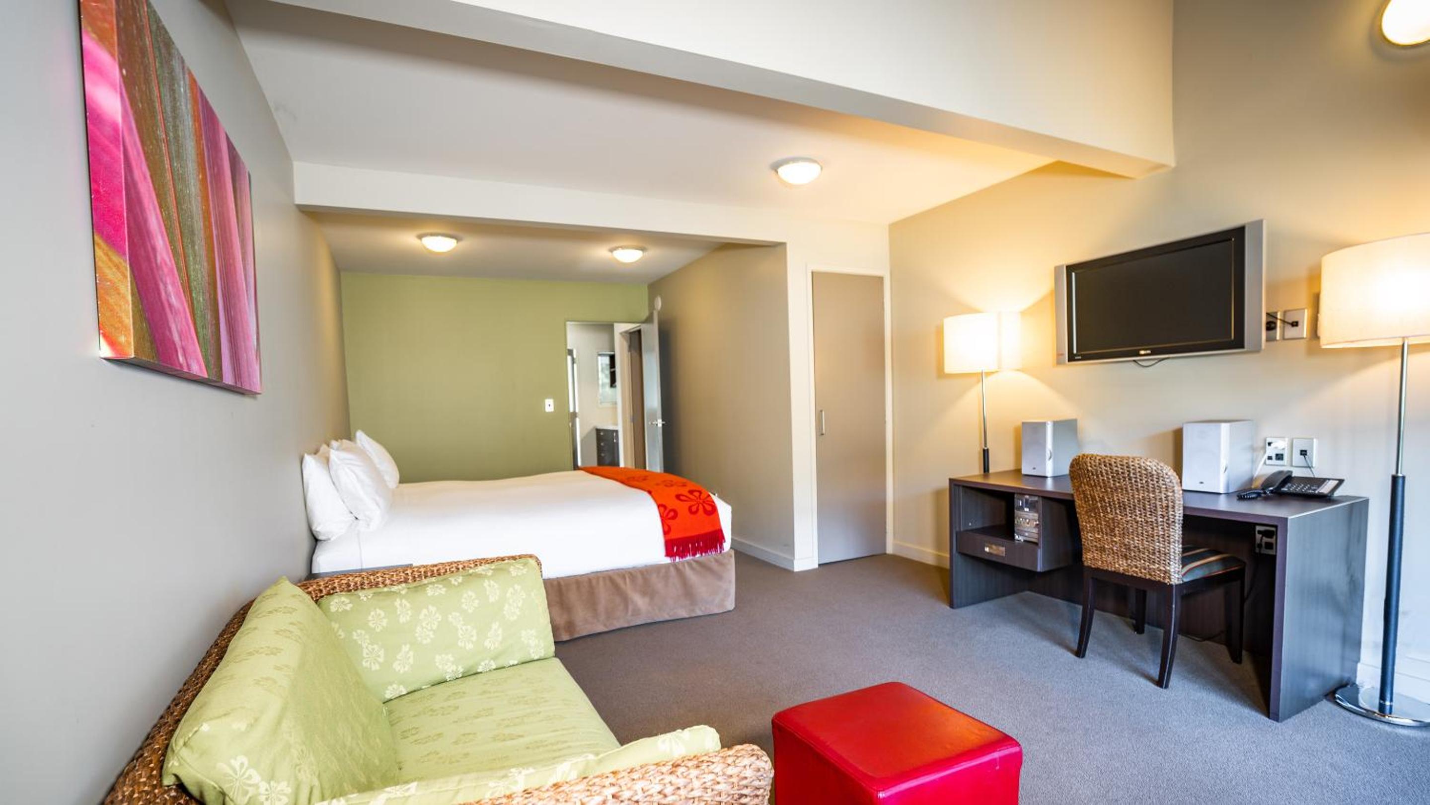 Loft Twin Room with Two King Beds - Photo 1