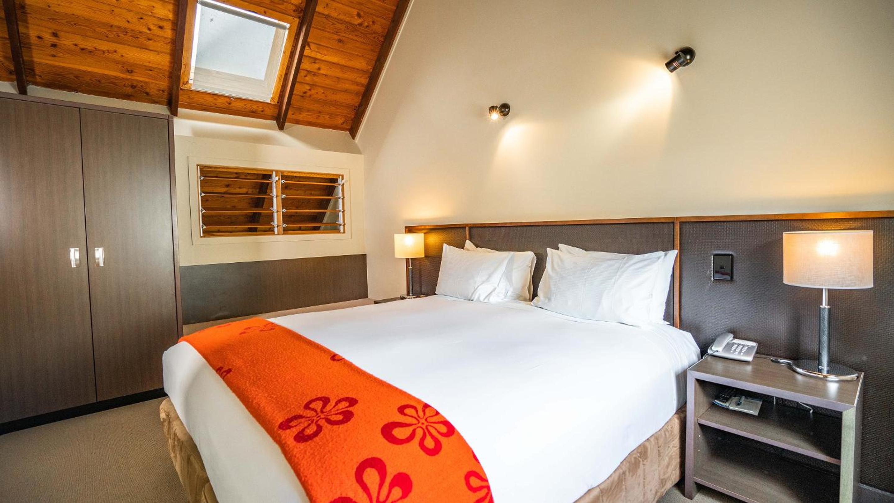 Loft Twin Room with Two King Beds - Photo 2
