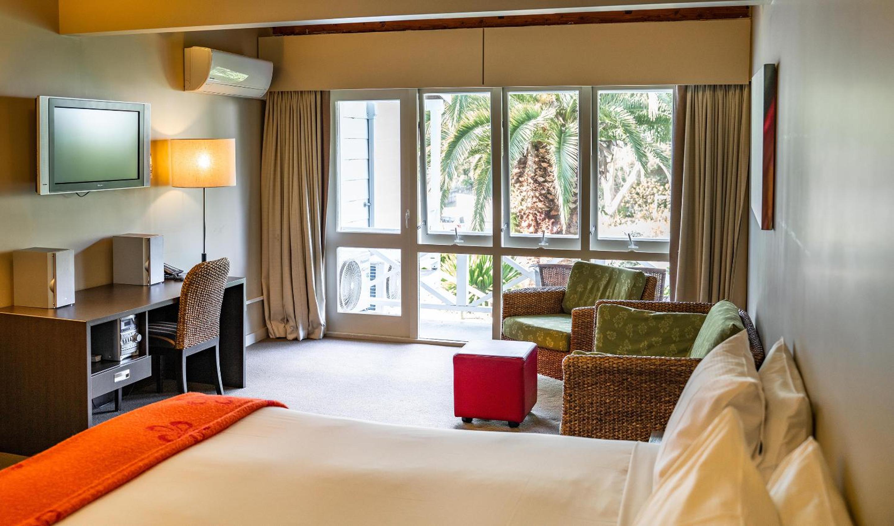 Loft Twin Room with Two King Beds - Photo 4