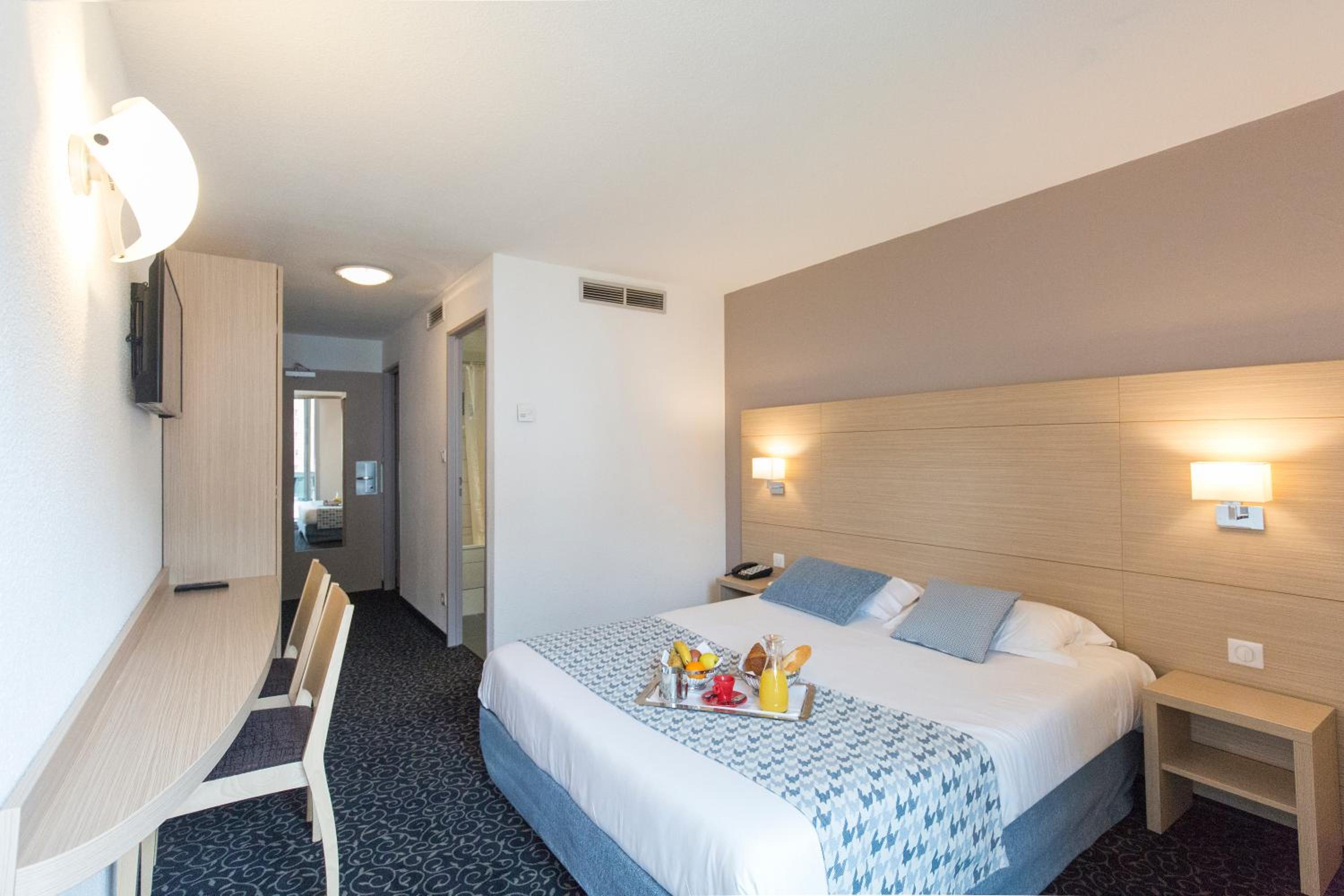 Double Room - Photo 6