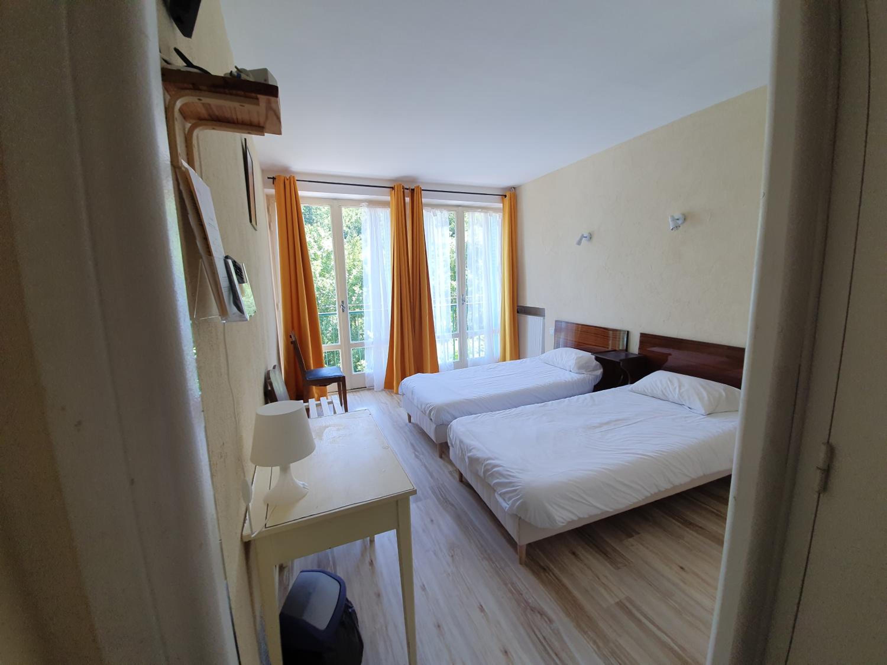 Double or Twin Room with Mountain View photo 3