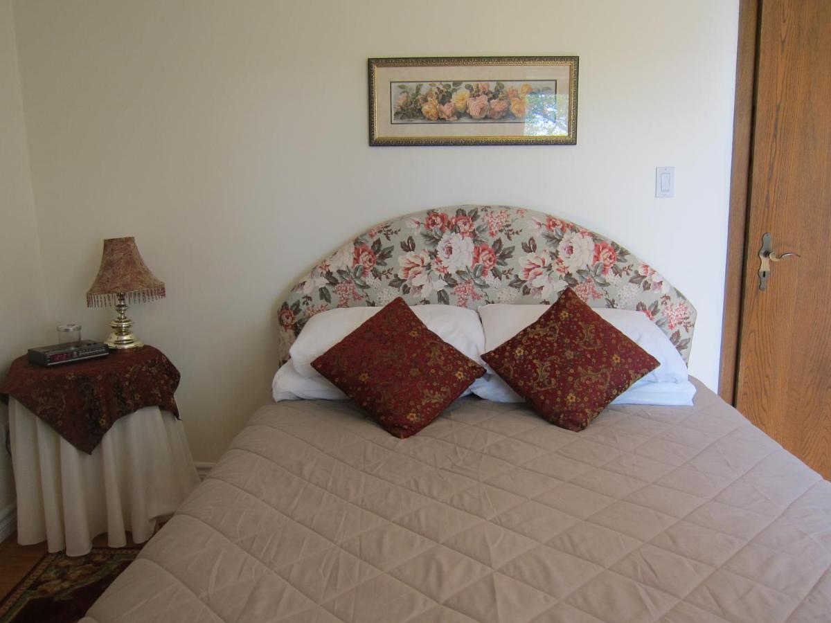 Queen Room photo 2