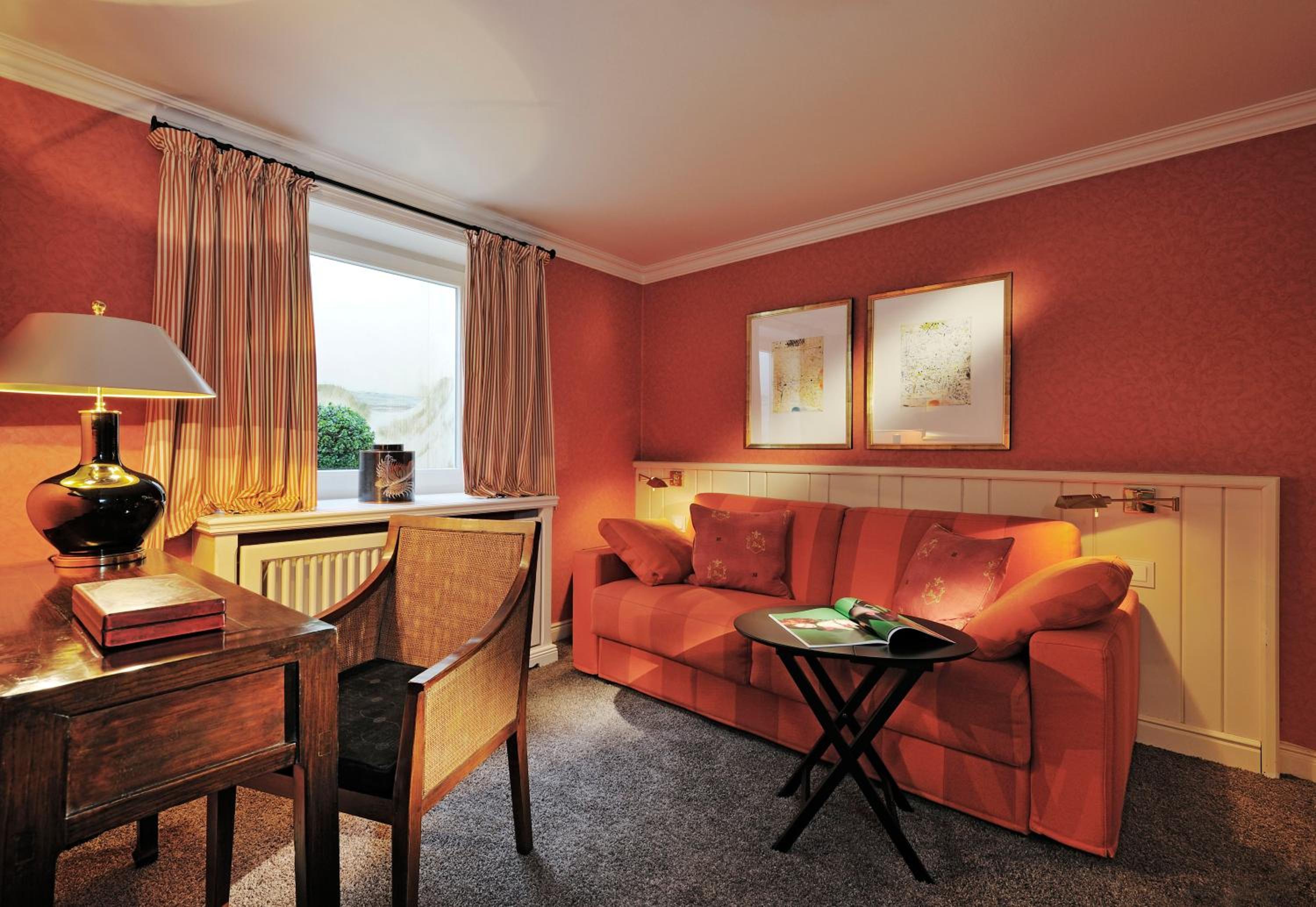 Junior Suite with Garden View thumbnail 6