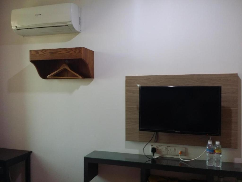 Family Room photo 3