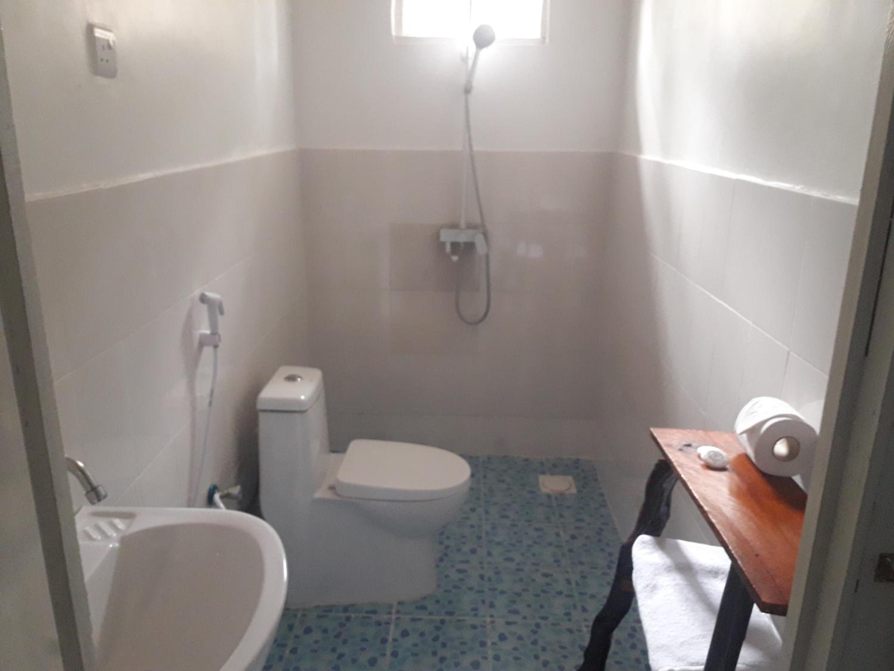 Double Room with Private Bathroom - Photo 17