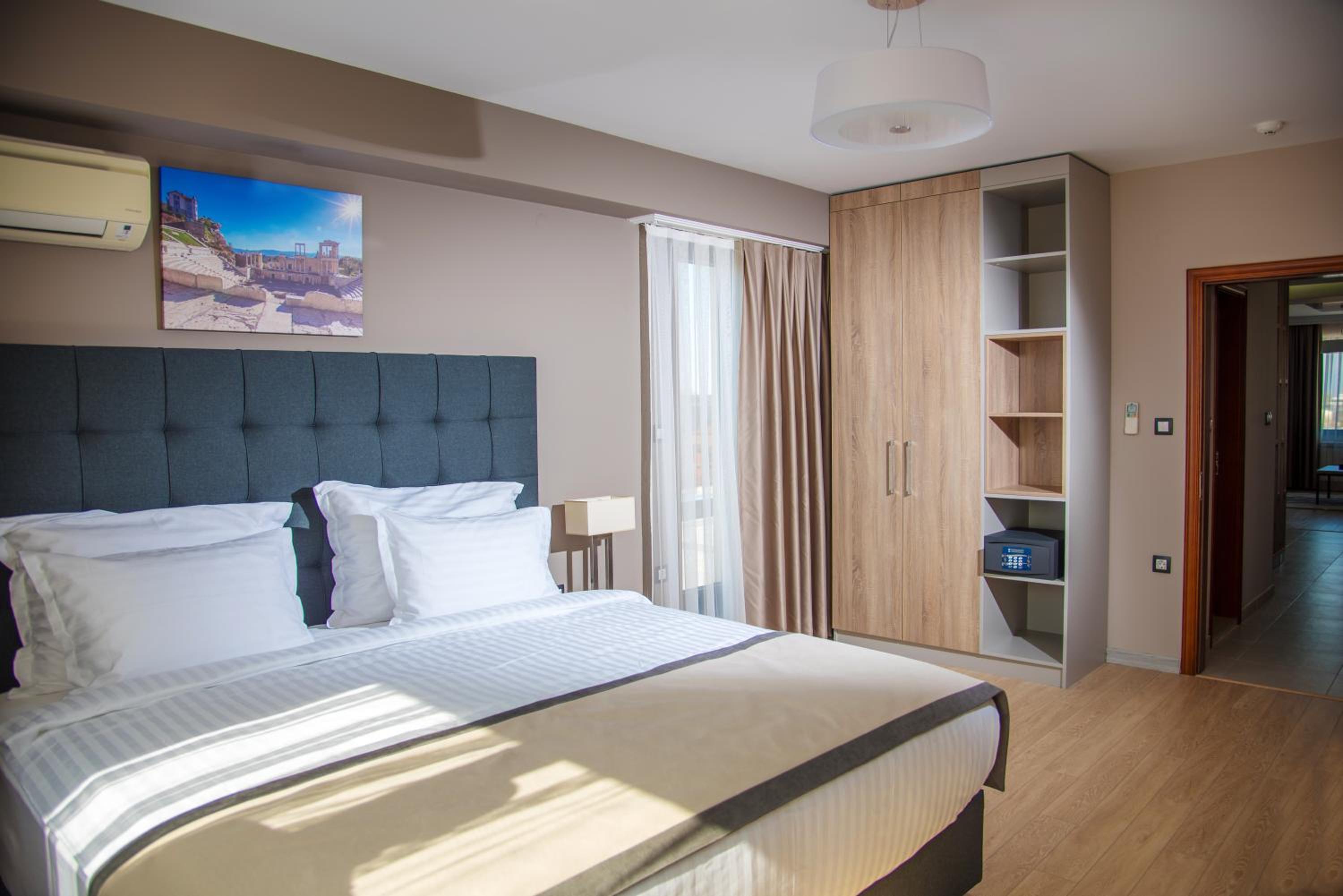 Superior Apartment with King Bed and Kitchenette - Terrace/Non-Smoking - Photo 1
