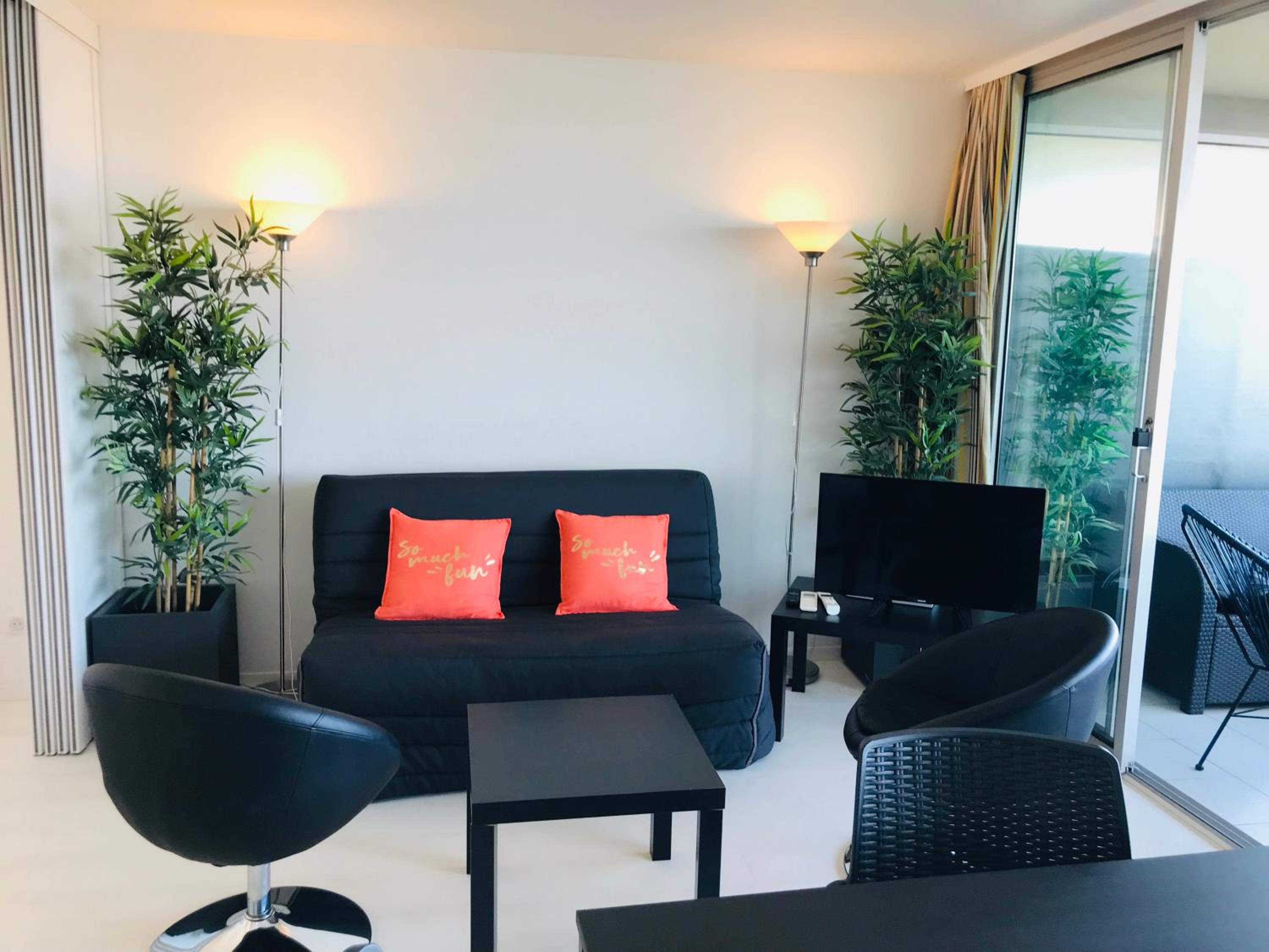 One-Bedroom Apartment With Sea View (508)