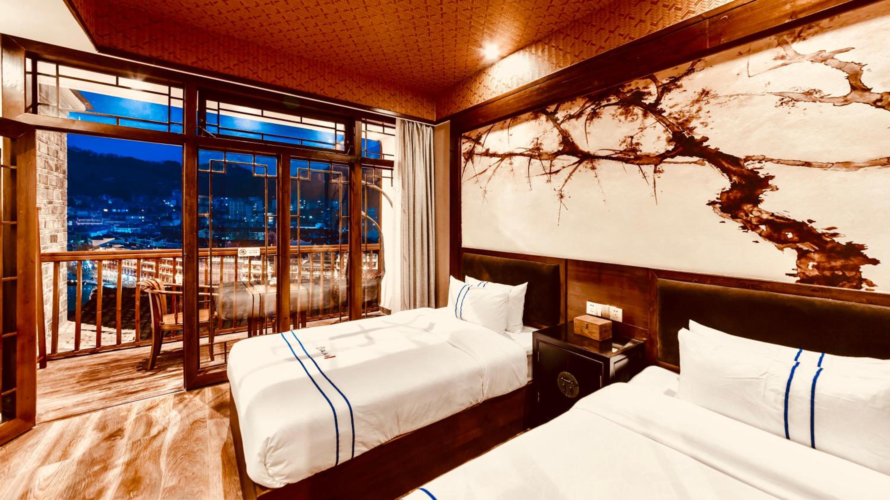 Deluxe Twin Room with Balcony photo 1