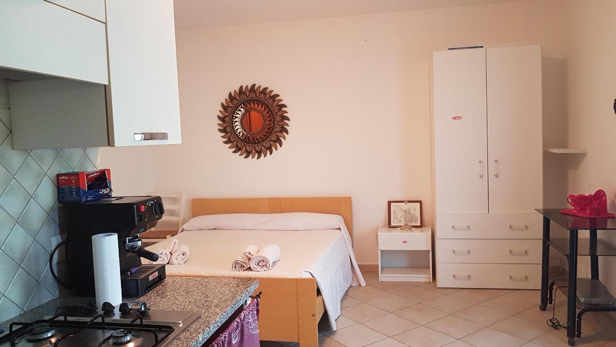 Studio Apartment - Photo 12