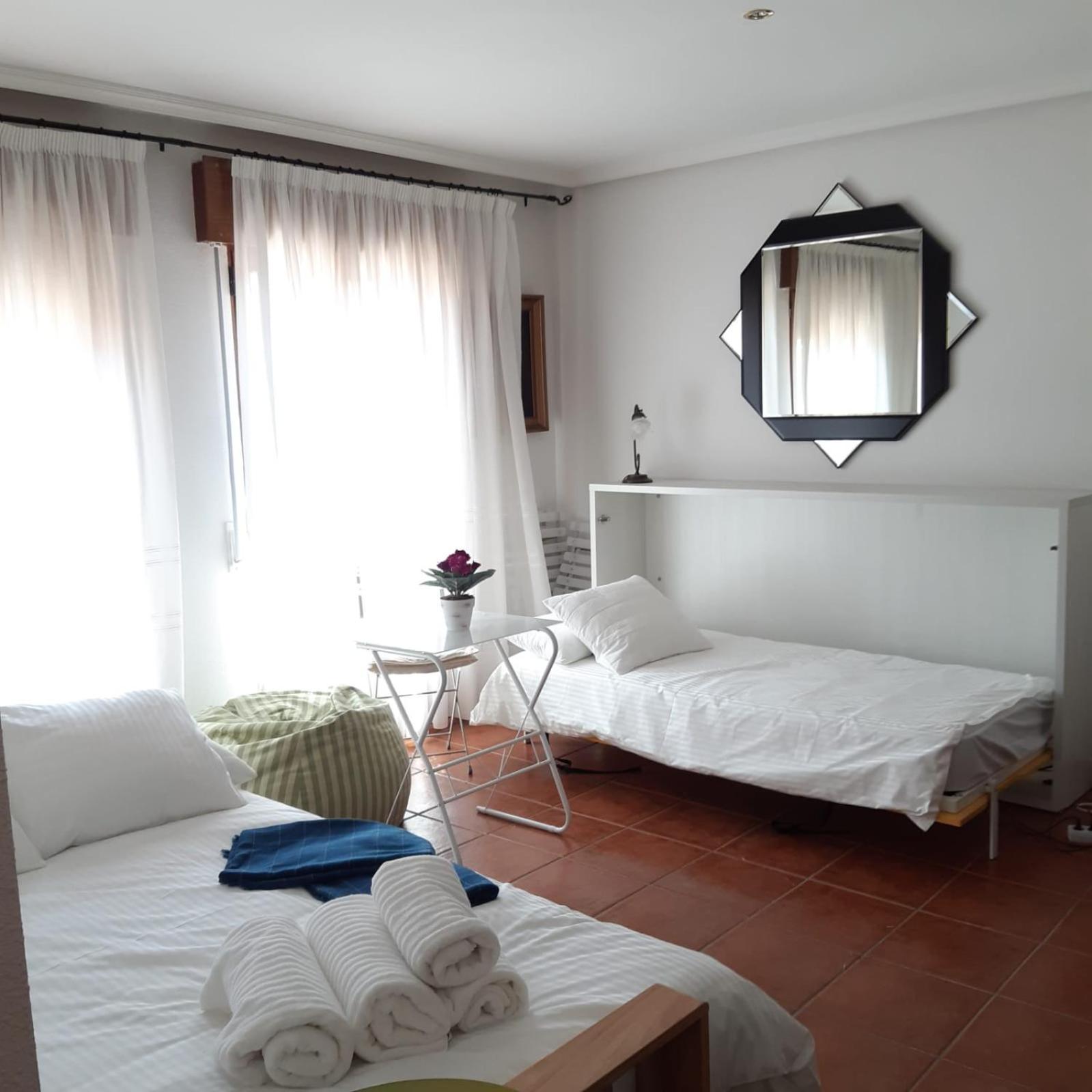 One-Bedroom Apartment - Photo 2