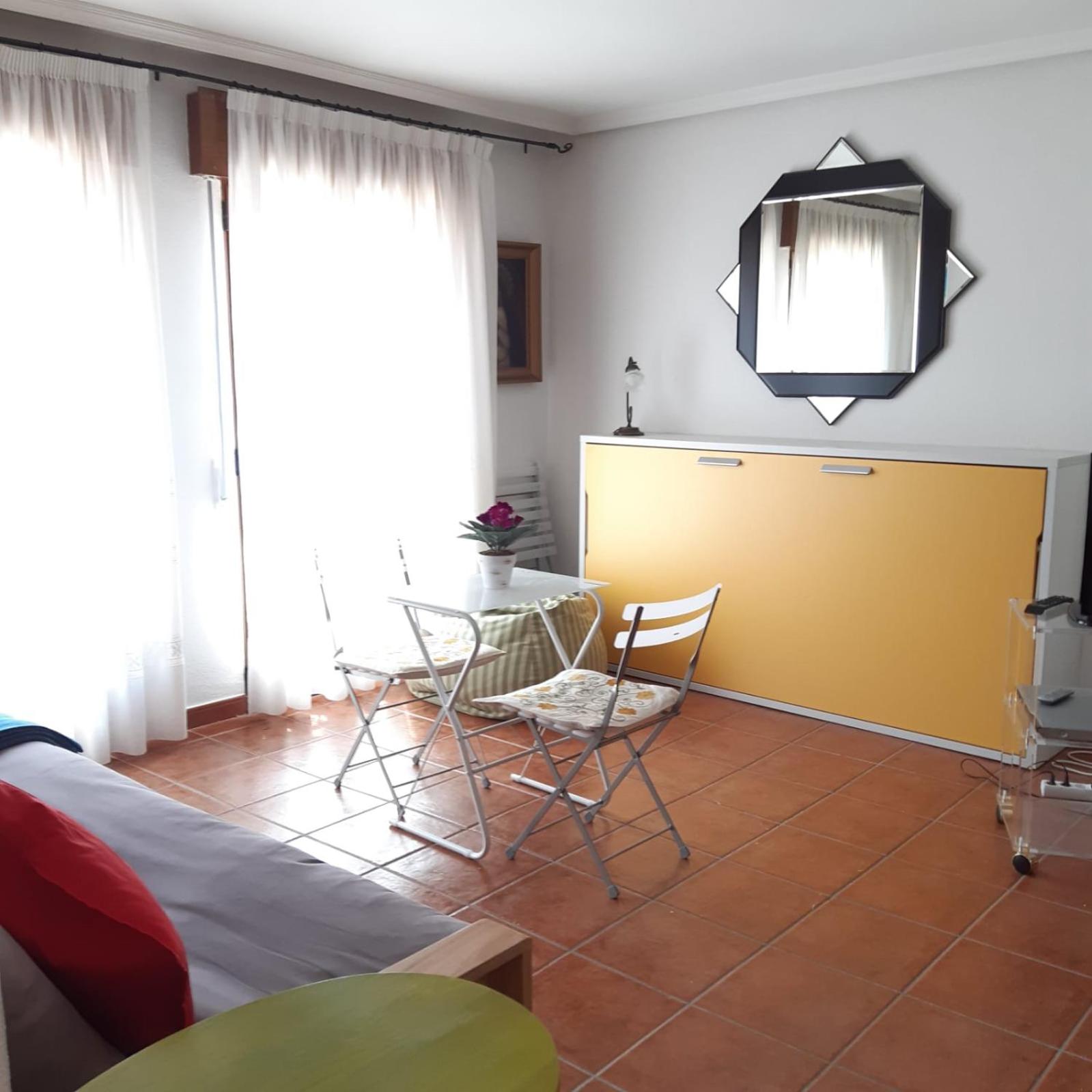 One-Bedroom Apartment - Photo 3